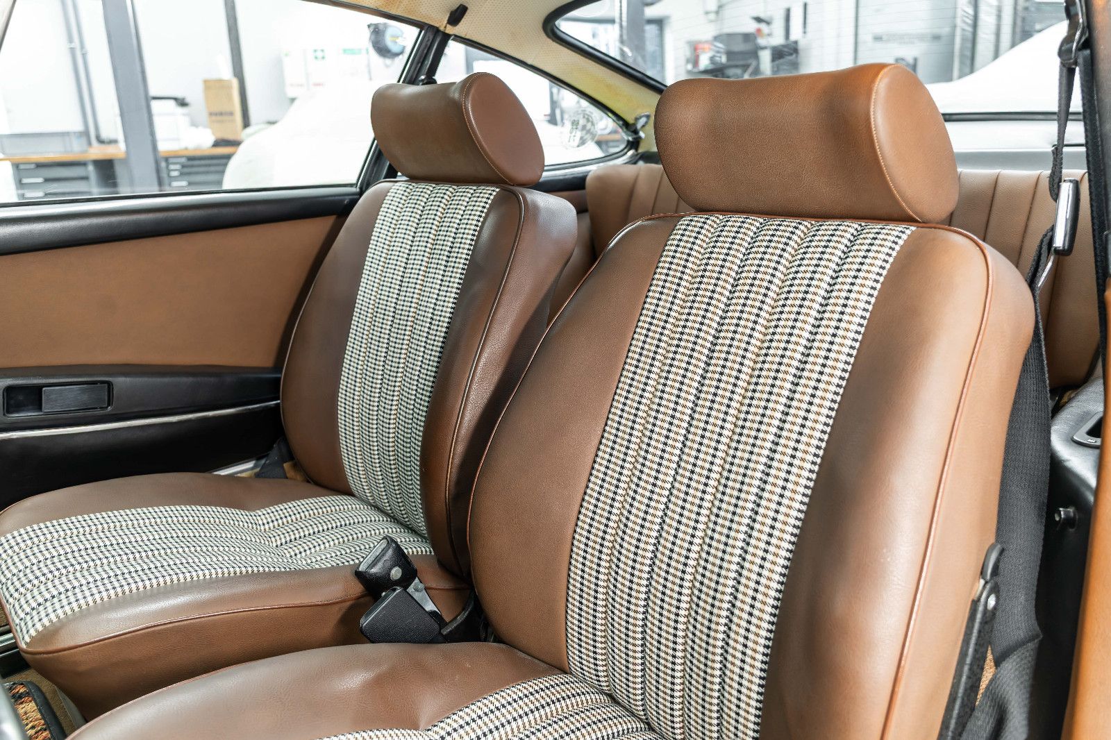 Fahrzeugabbildung Porsche 911 T 2,4 Ölklappe I Matching No. & Color