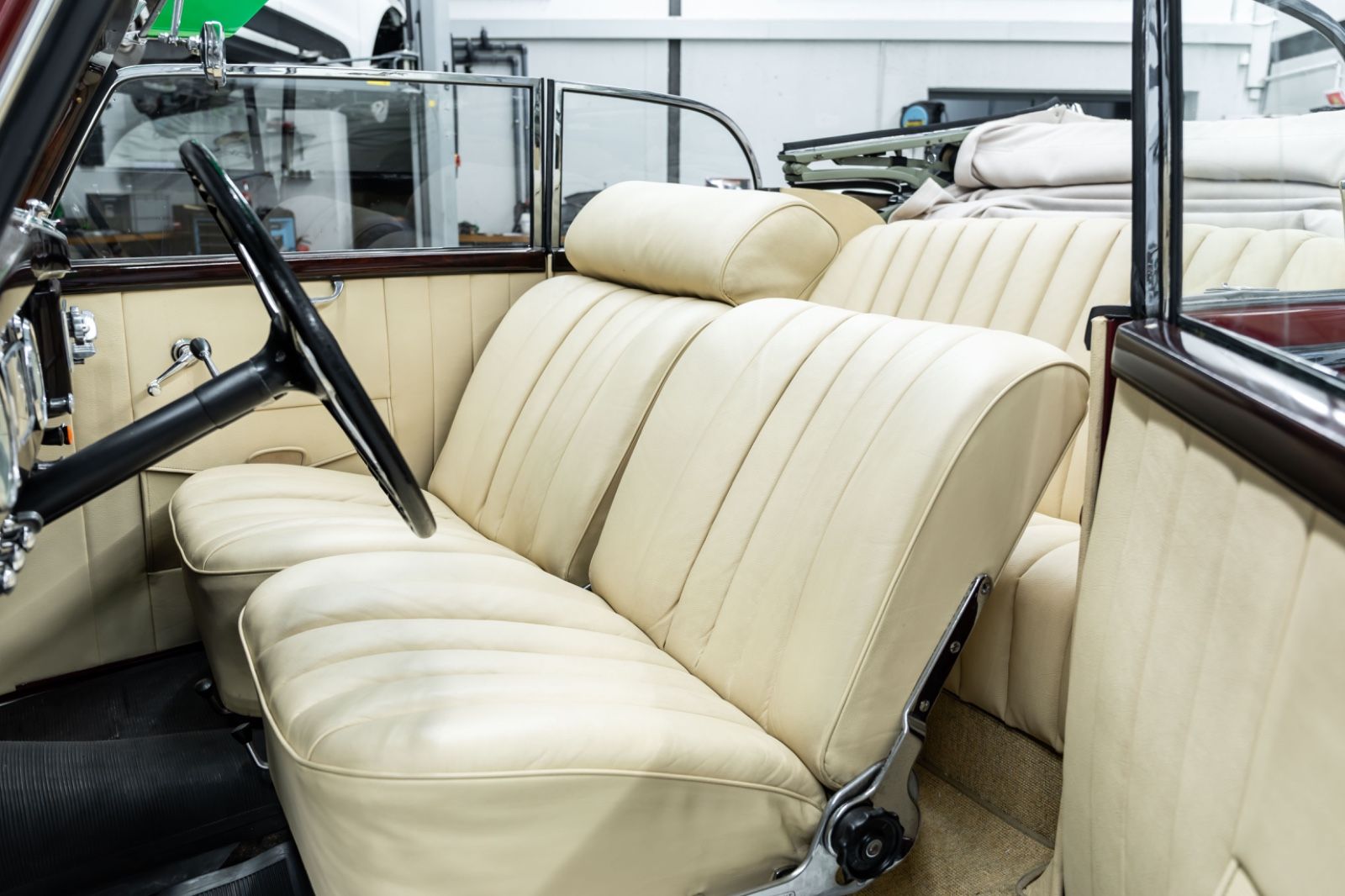 Fahrzeugabbildung Mercedes-Benz 220B Cabriolet W187 I Deutsches KFZ