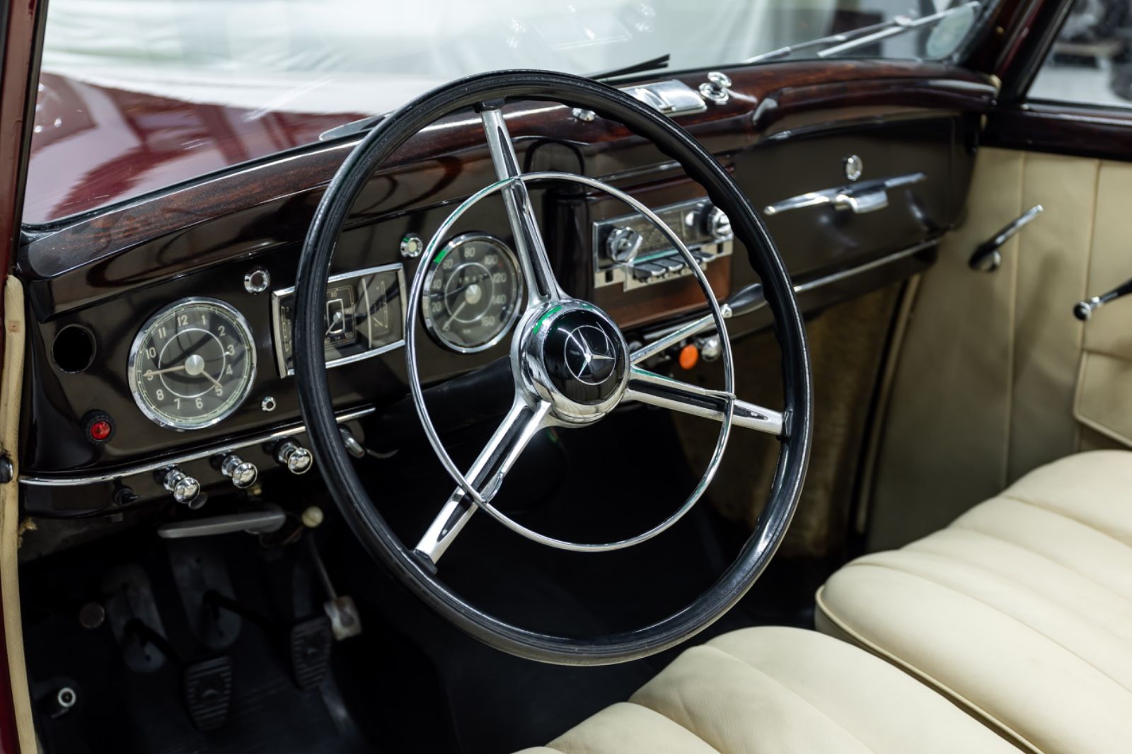 Fahrzeugabbildung Mercedes-Benz 220B Cabriolet W187 I Deutsches KFZ