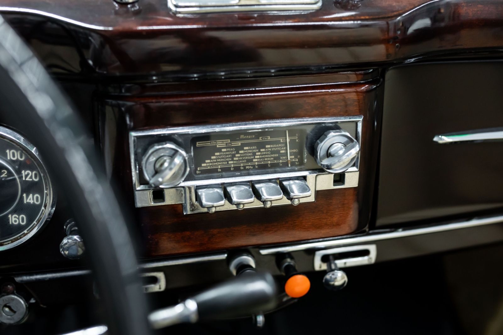 Fahrzeugabbildung Mercedes-Benz 220B Cabriolet W187 I Deutsches KFZ