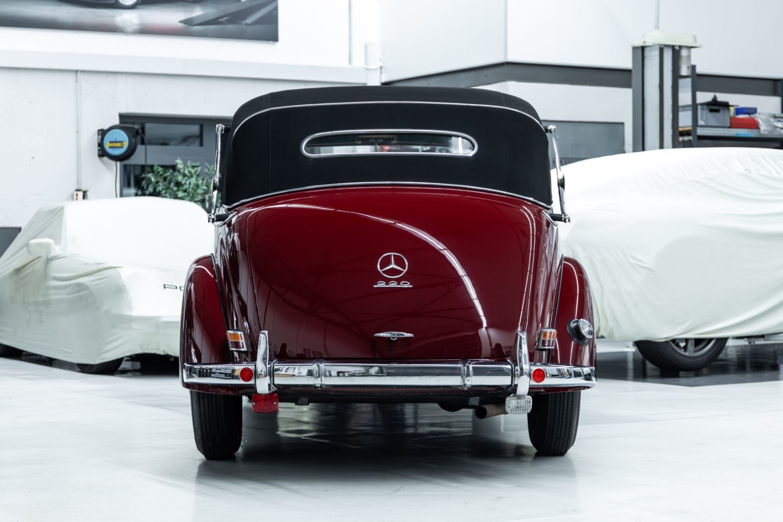Fahrzeugabbildung Mercedes-Benz 220B Cabriolet W187 I Deutsches KFZ