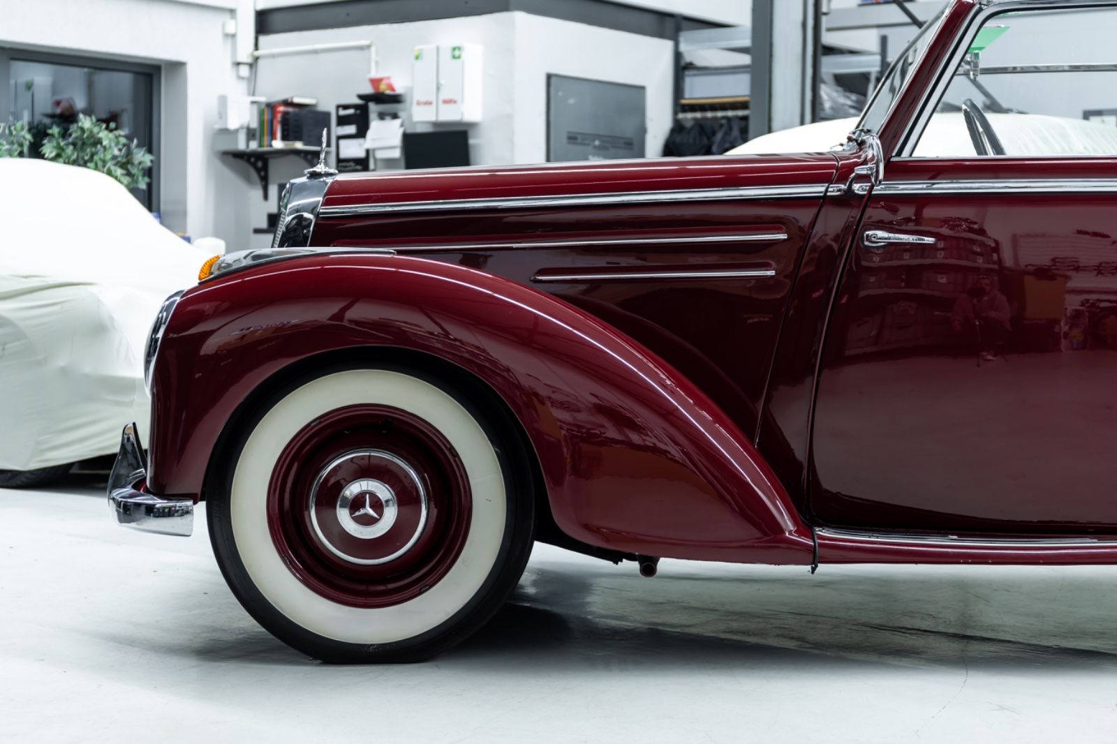 Fahrzeugabbildung Mercedes-Benz 220B Cabriolet W187 I Deutsches KFZ