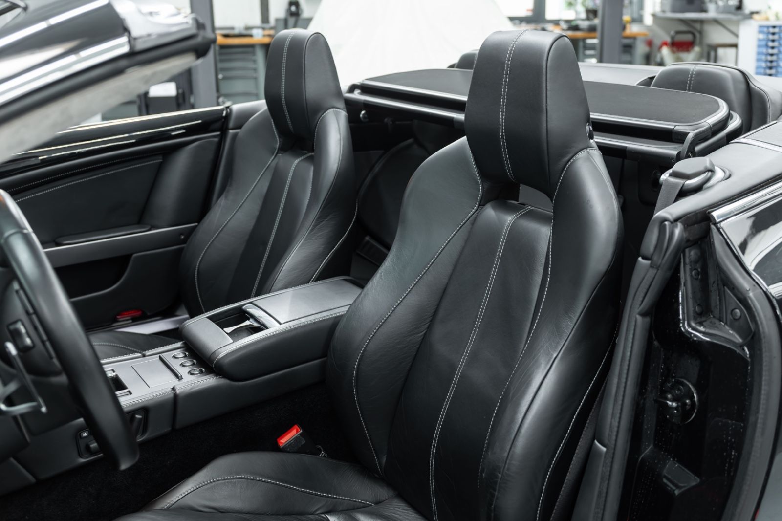 Fahrzeugabbildung Aston Martin DB9 Volante I 1. Hand  I Deutsches KFZ