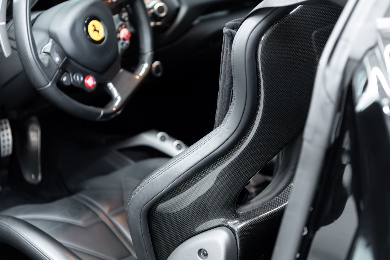Fahrzeugabbildung Ferrari 488 GTB I Carbon I Racing Seats I 2. Hand I BRD
