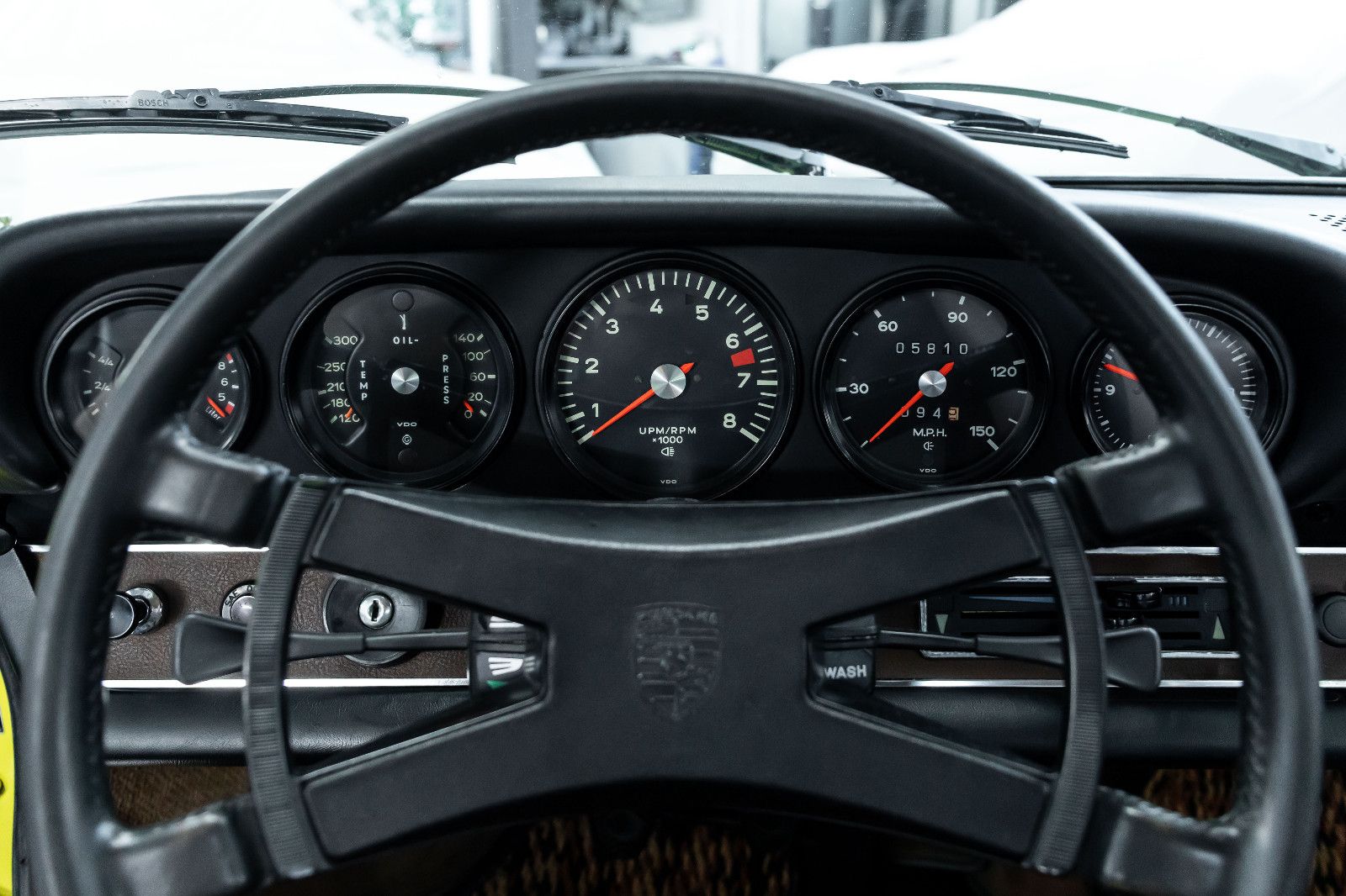 Fahrzeugabbildung Porsche 911 T 2,4 Ölklappe I Matching No. & Color