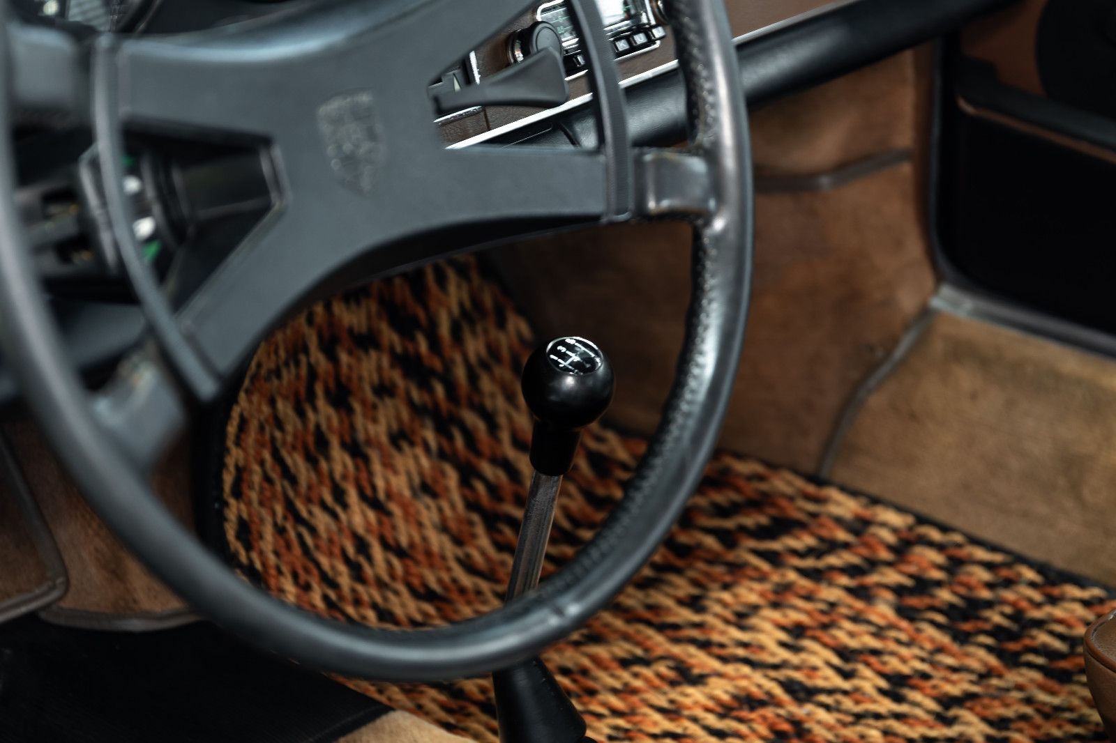 Fahrzeugabbildung Porsche 911 T 2,4 Ölklappe I Matching No. & Color