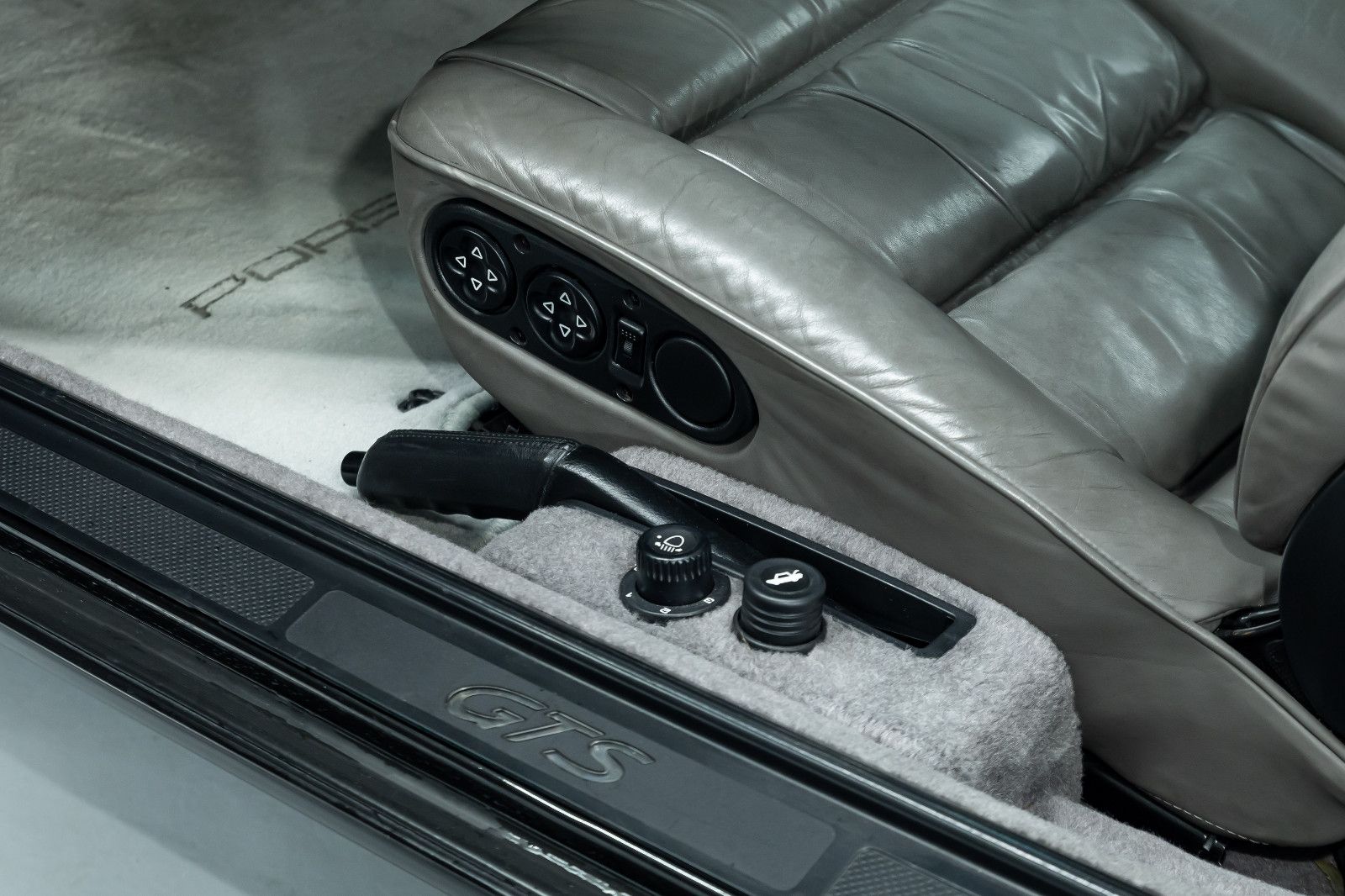 Fahrzeugabbildung Porsche 928 GTS I Holz I Raff-Leder I 3. Hd I BRD