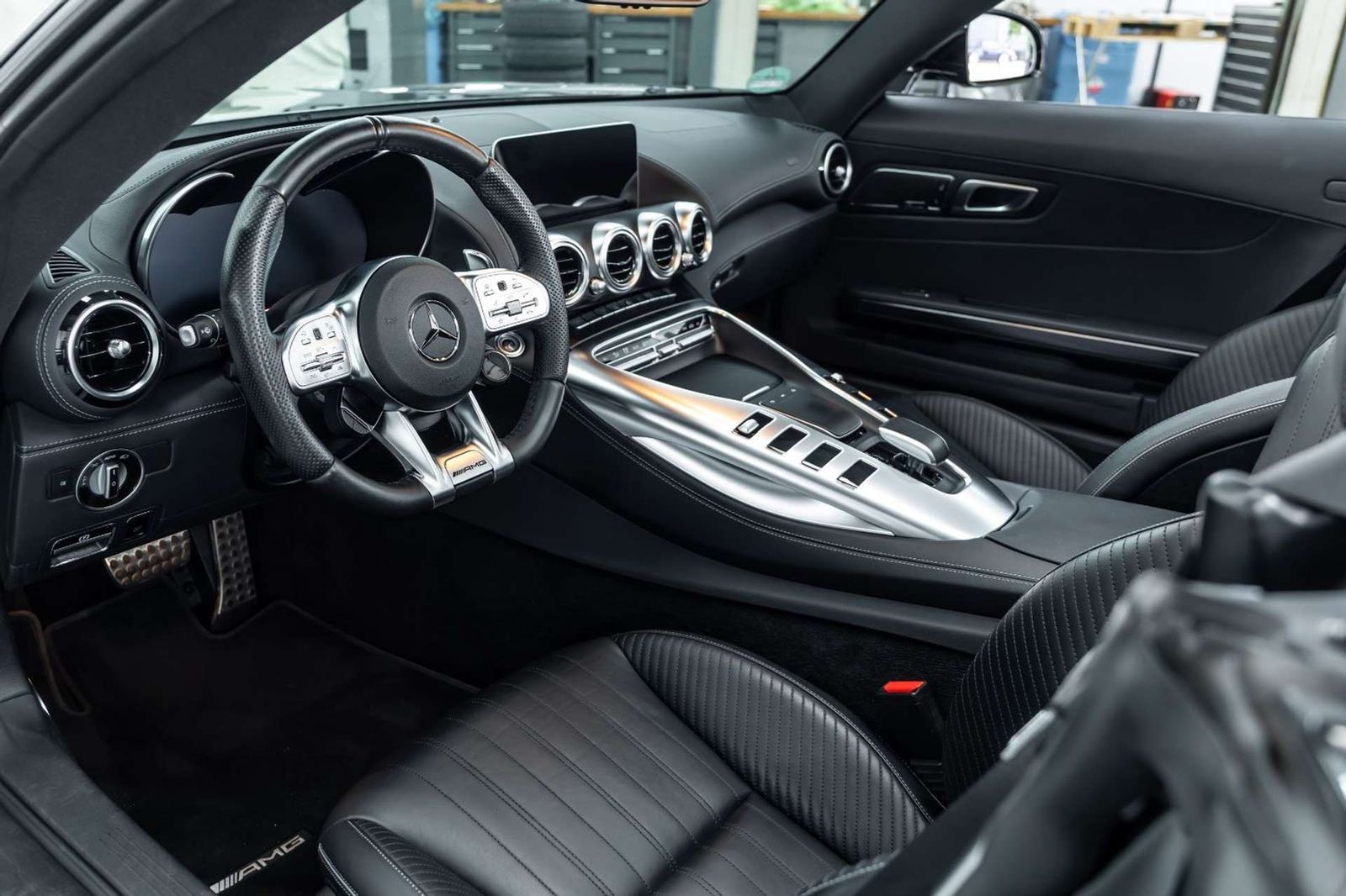 Fahrzeugabbildung Mercedes-Benz AMG GT 2. Hand - Wartung neu - Garagenfahrzeug