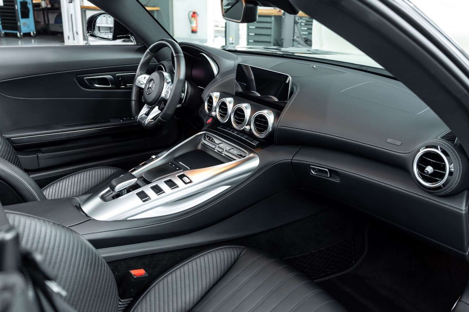 Fahrzeugabbildung Mercedes-Benz AMG GT 2. Hand - Wartung neu - Garagenfahrzeug