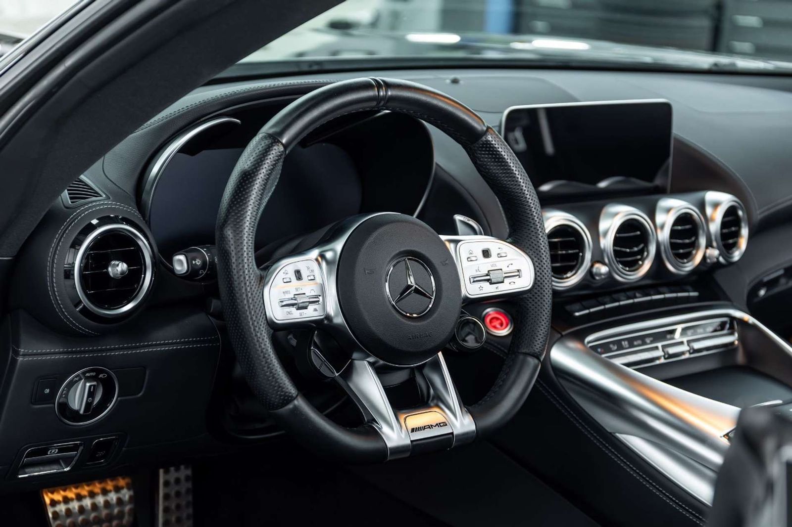 Fahrzeugabbildung Mercedes-Benz AMG GT 2. Hand - Wartung neu - Garagenfahrzeug