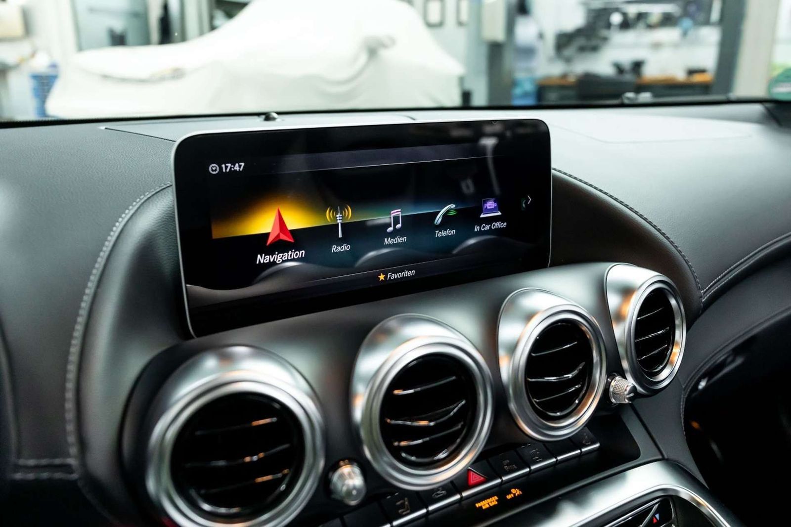 Fahrzeugabbildung Mercedes-Benz AMG GT 2. Hand - Wartung neu - Garagenfahrzeug