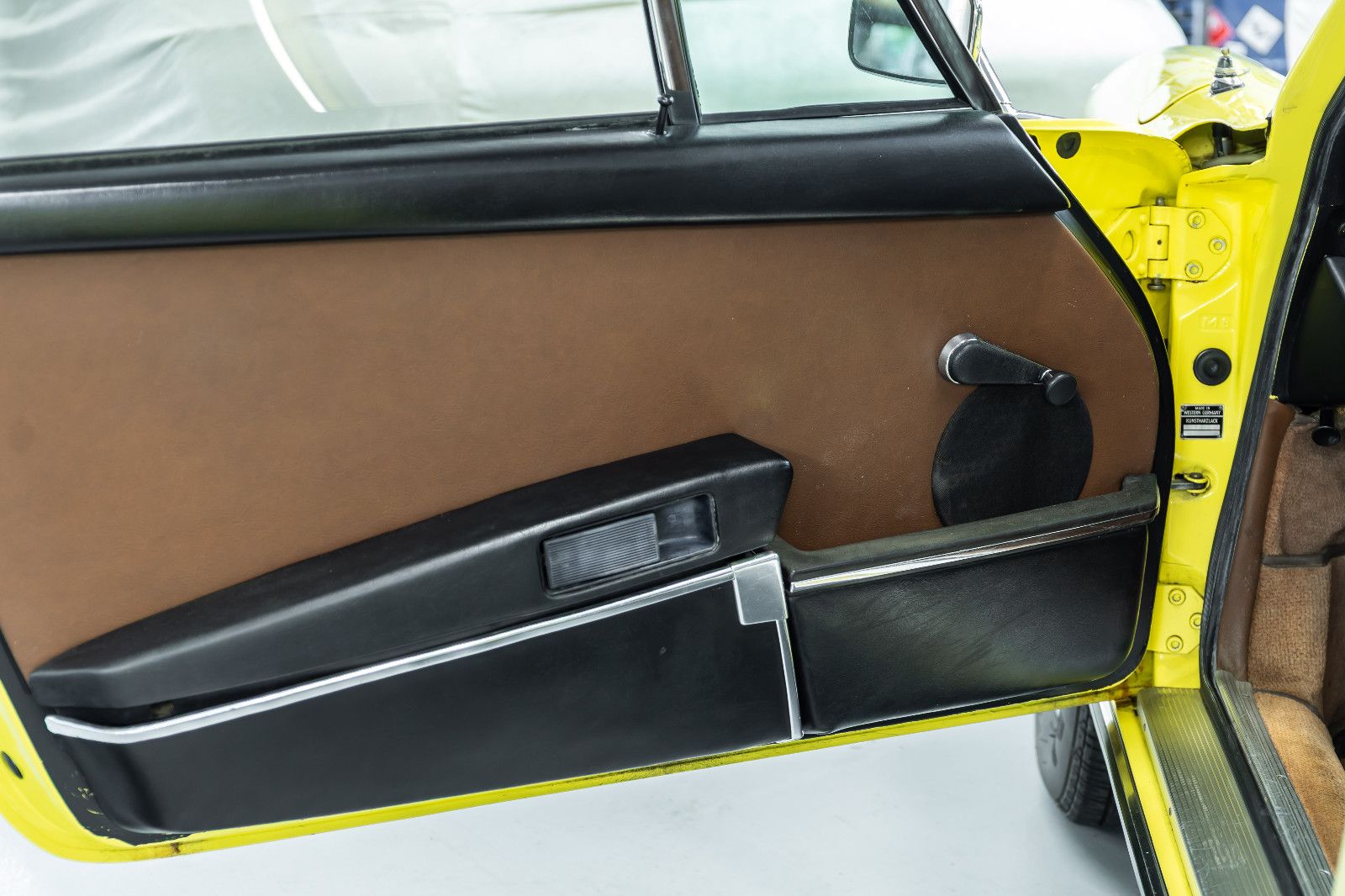 Fahrzeugabbildung Porsche 911 T 2,4 Ölklappe I Matching No. & Color