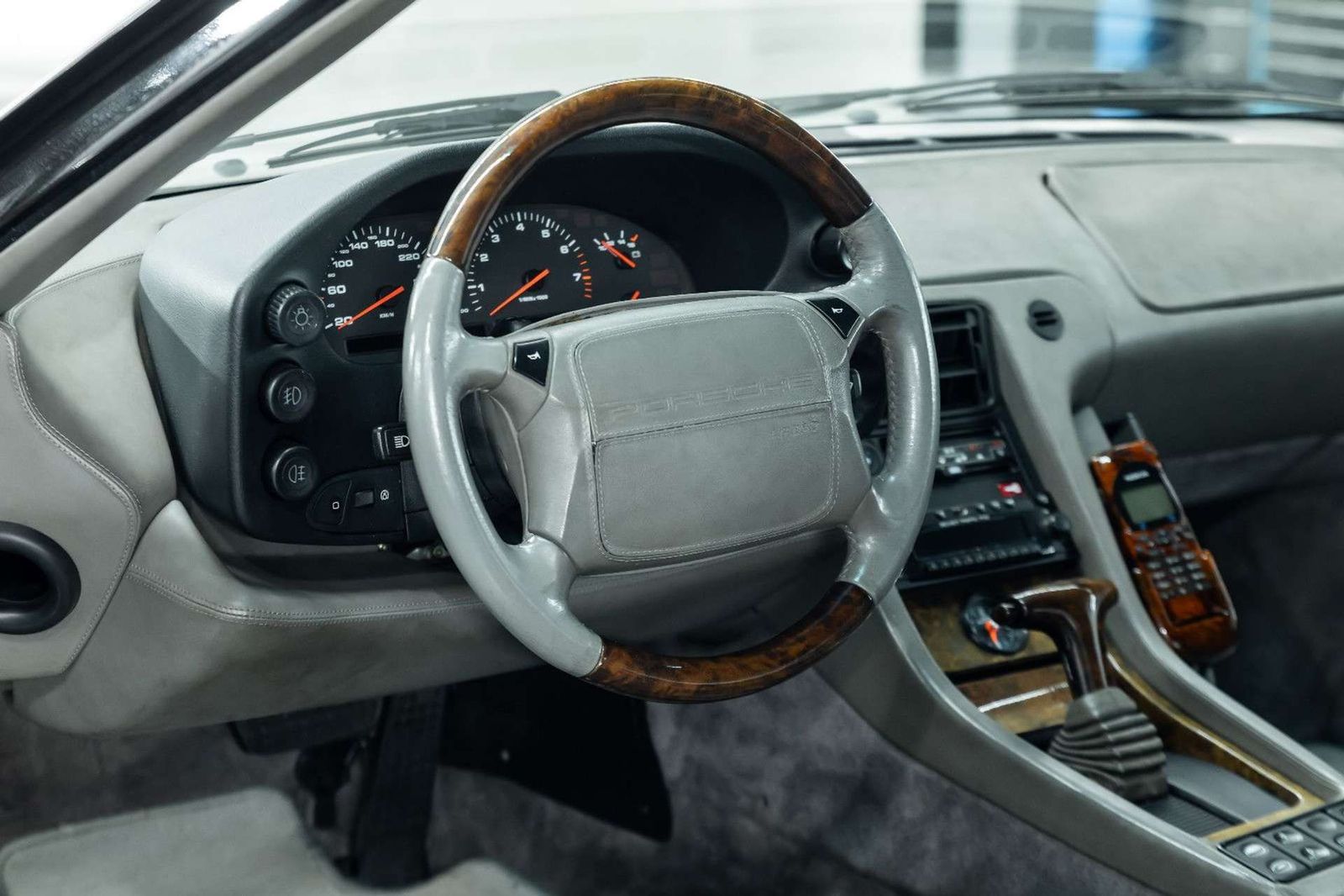 Fahrzeugabbildung Porsche 928 GTS I Holz I Raff-Leder I 3. Hd I BRD