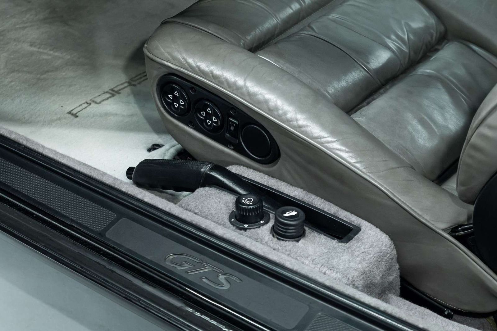 Fahrzeugabbildung Porsche 928 GTS I Holz I Raff-Leder I 3. Hd I BRD