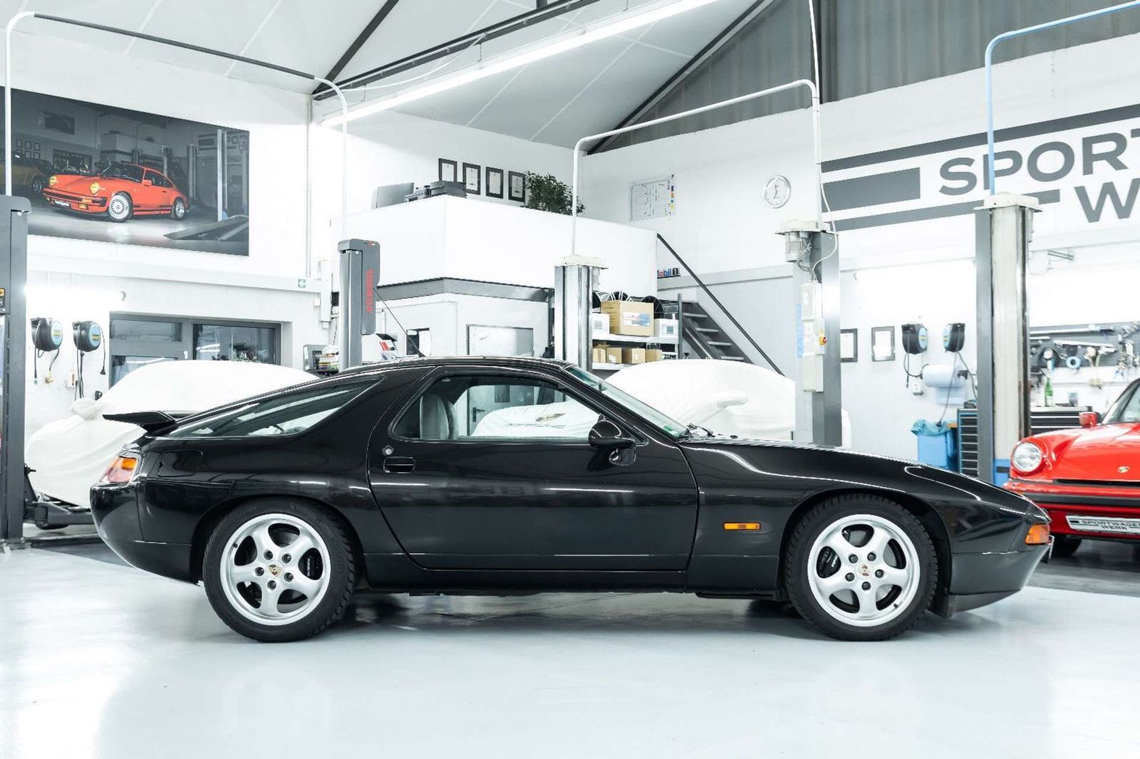 Fahrzeugabbildung Porsche 928 GTS I Holz I Raff-Leder I 3. Hd I BRD