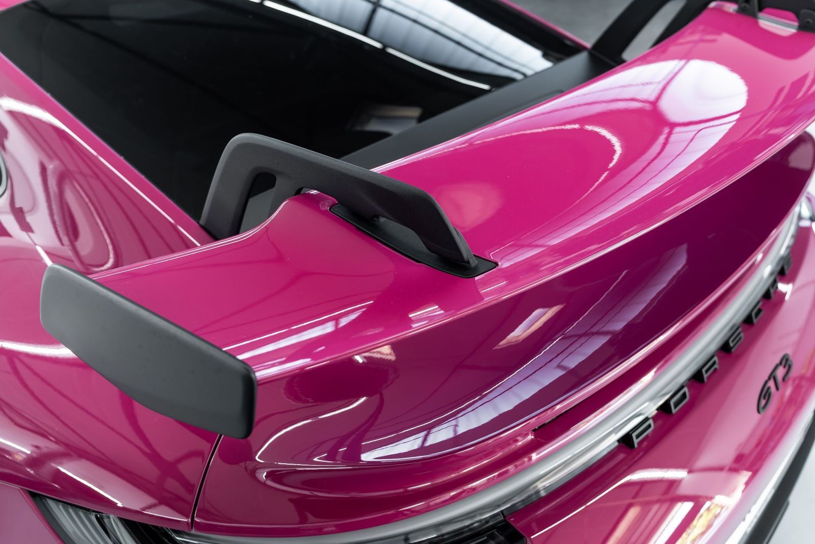 Fahrzeugabbildung Porsche 992 4.0 GT3 / Sternrubin Neo / 2.Hd