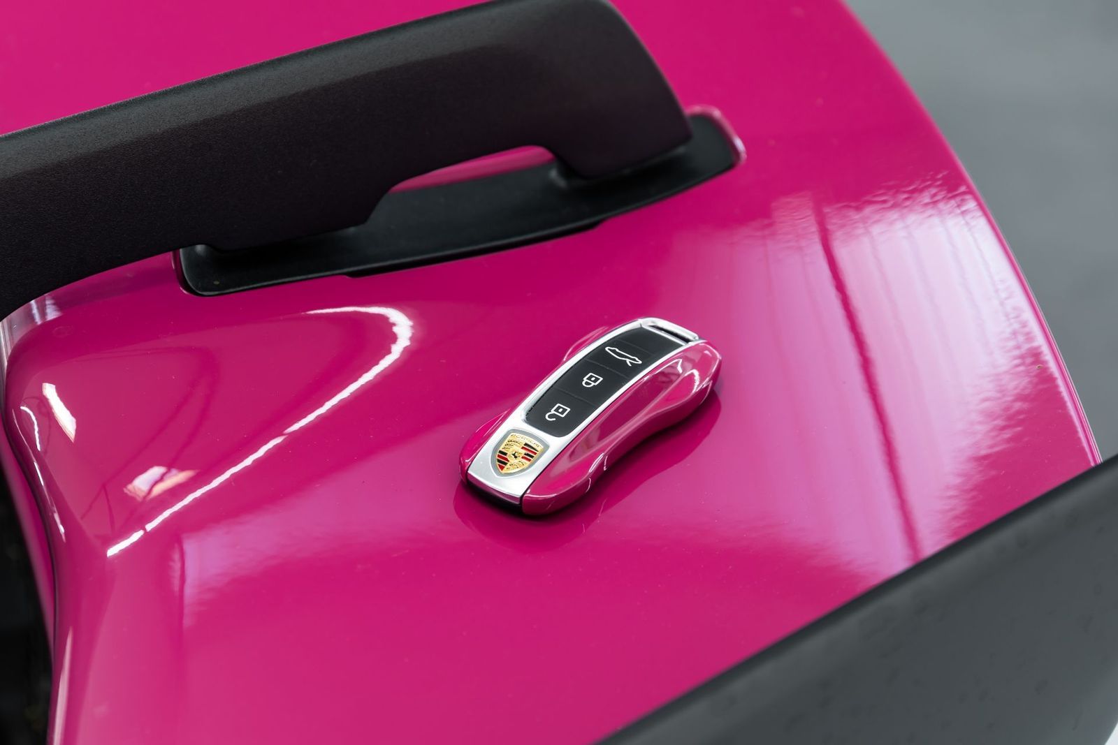 Fahrzeugabbildung Porsche 992 4.0 GT3 / Sternrubin Neo / 2.Hd