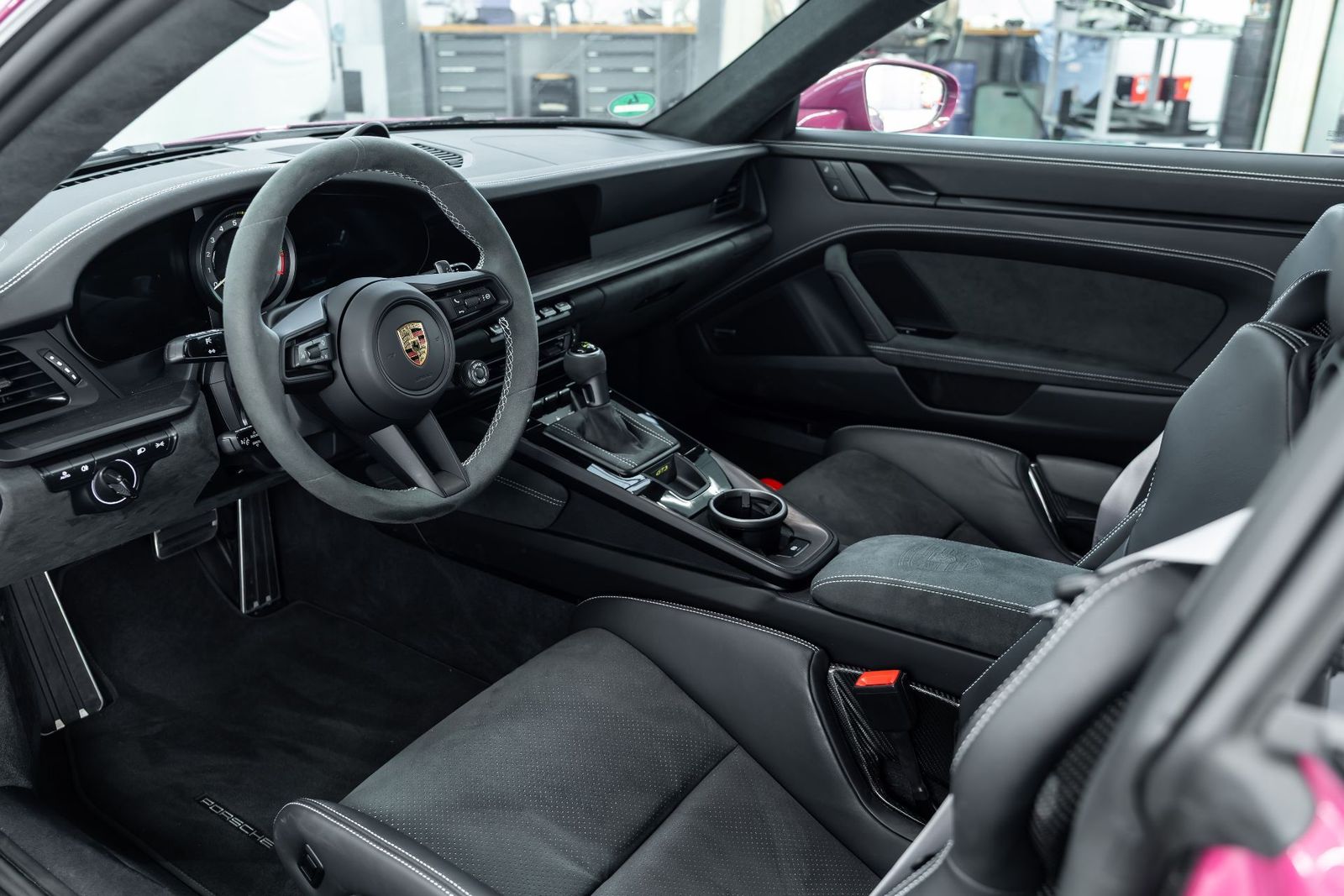 Fahrzeugabbildung Porsche 992 4.0 GT3 / Sternrubin Neo / 2.Hd