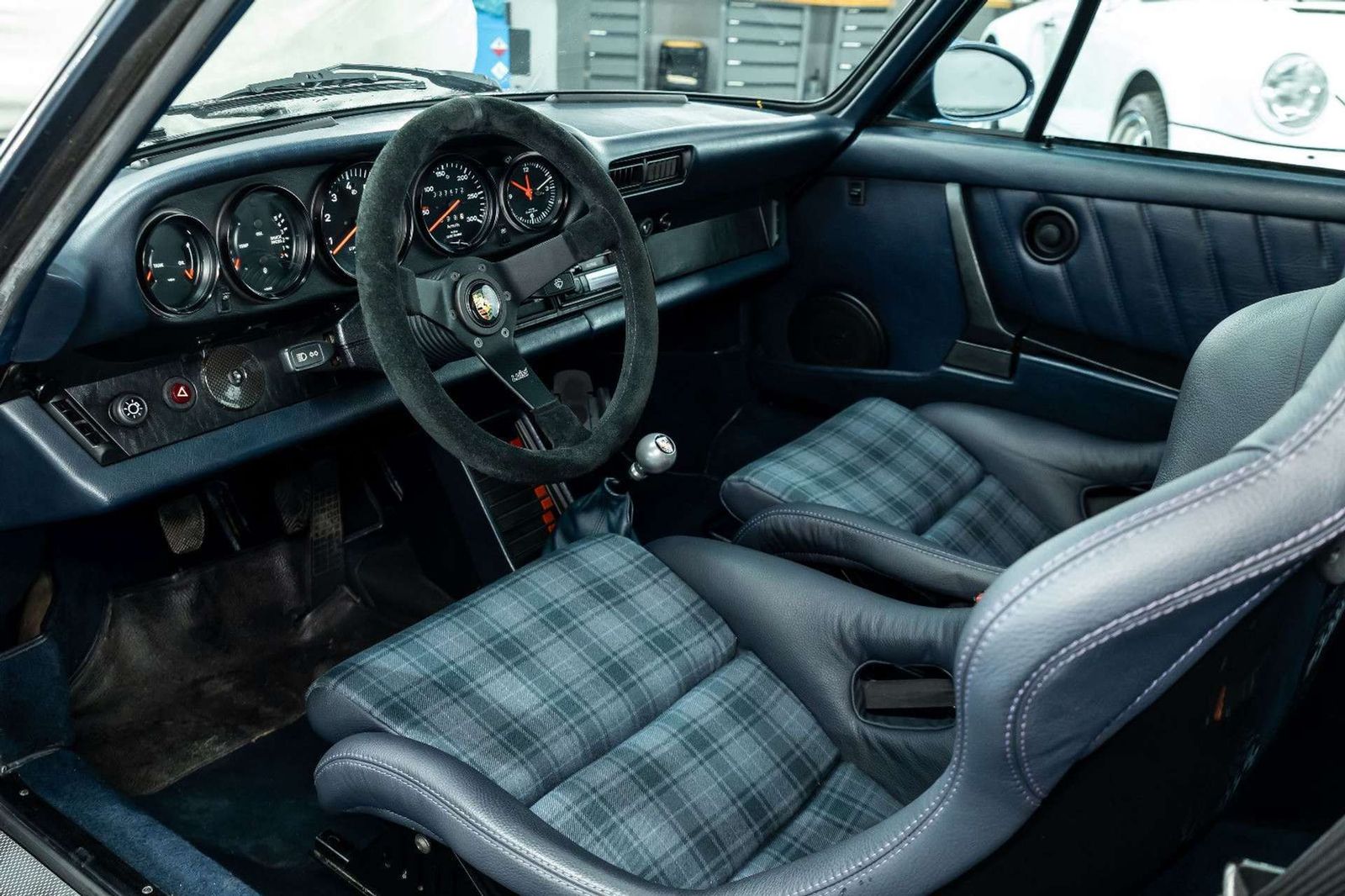 Fahrzeugabbildung Porsche 911 Carrera I 964 RS Optik I 964 Motor I Recaro