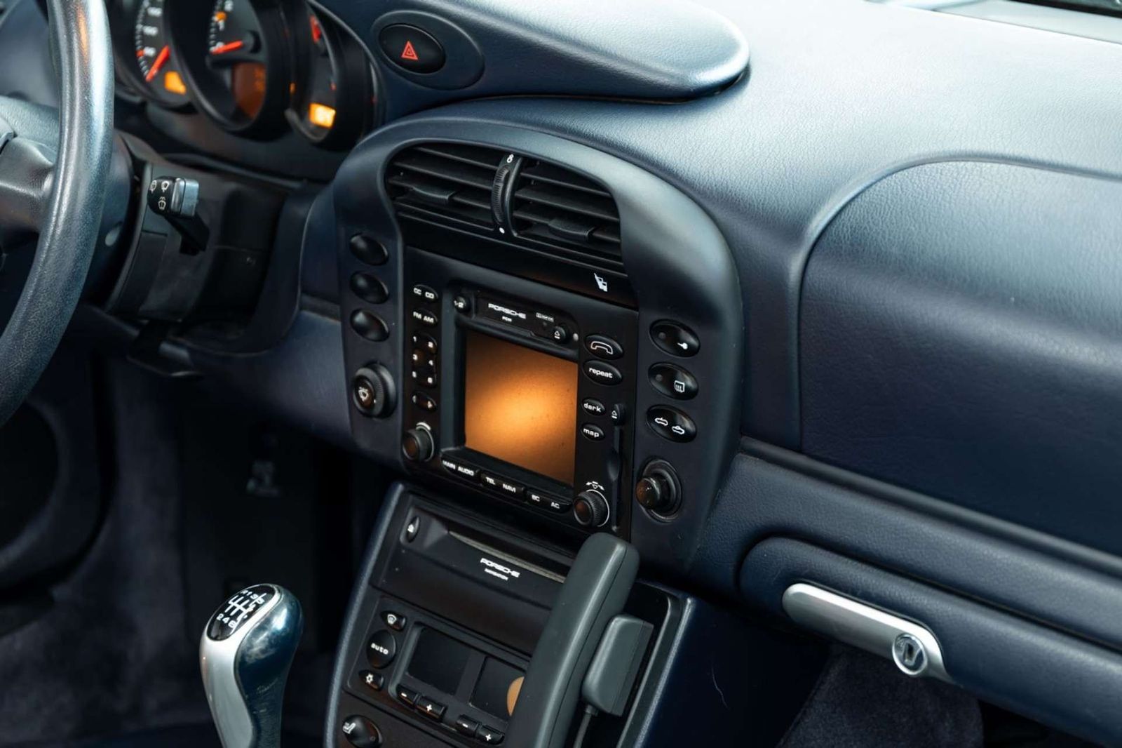 Fahrzeugabbildung Porsche 996 I 911 Carrera Cabriolet I Bose I 1. Lack