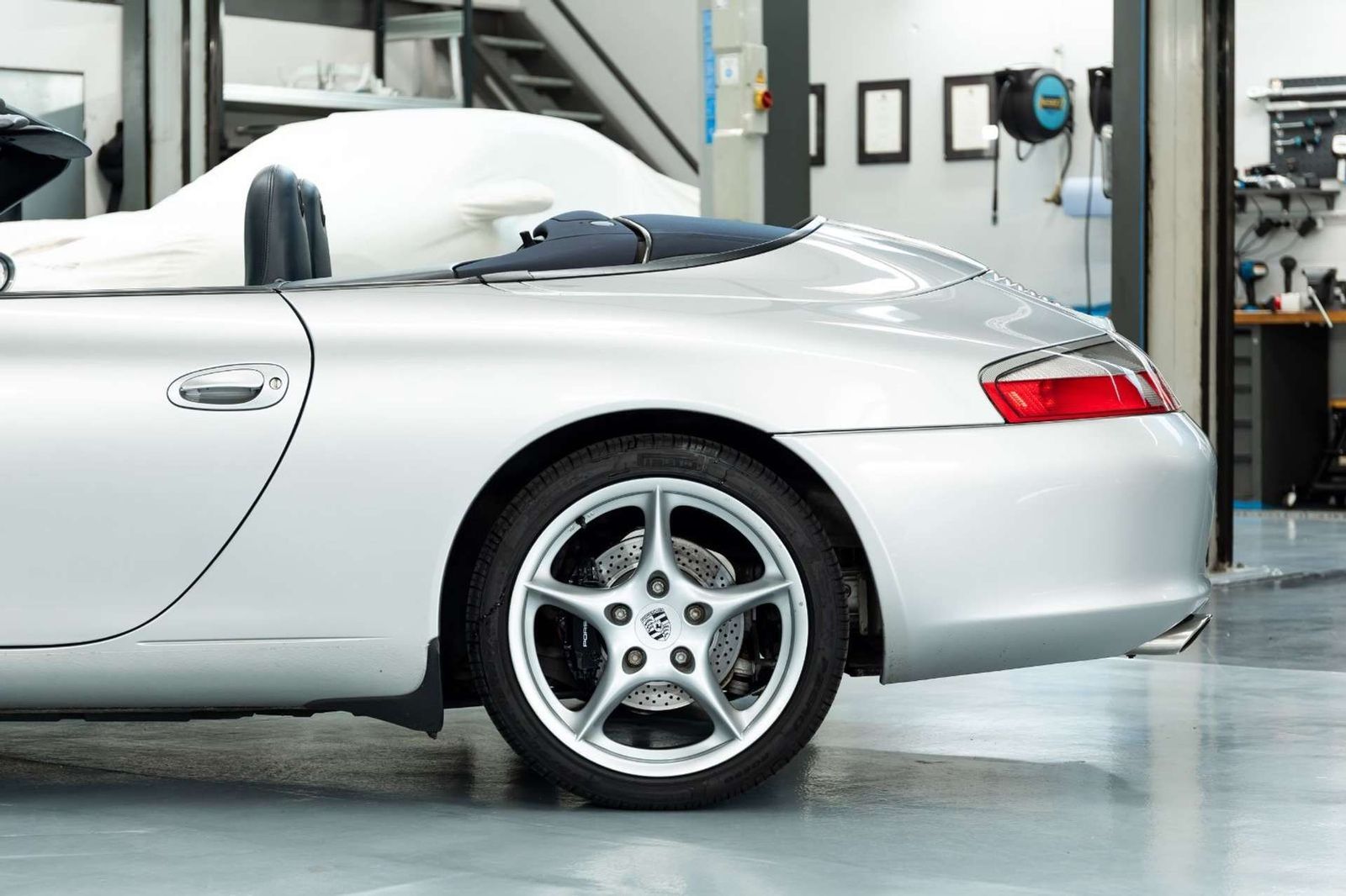 Fahrzeugabbildung Porsche 996 I 911 Carrera Cabriolet I Bose I 1. Lack
