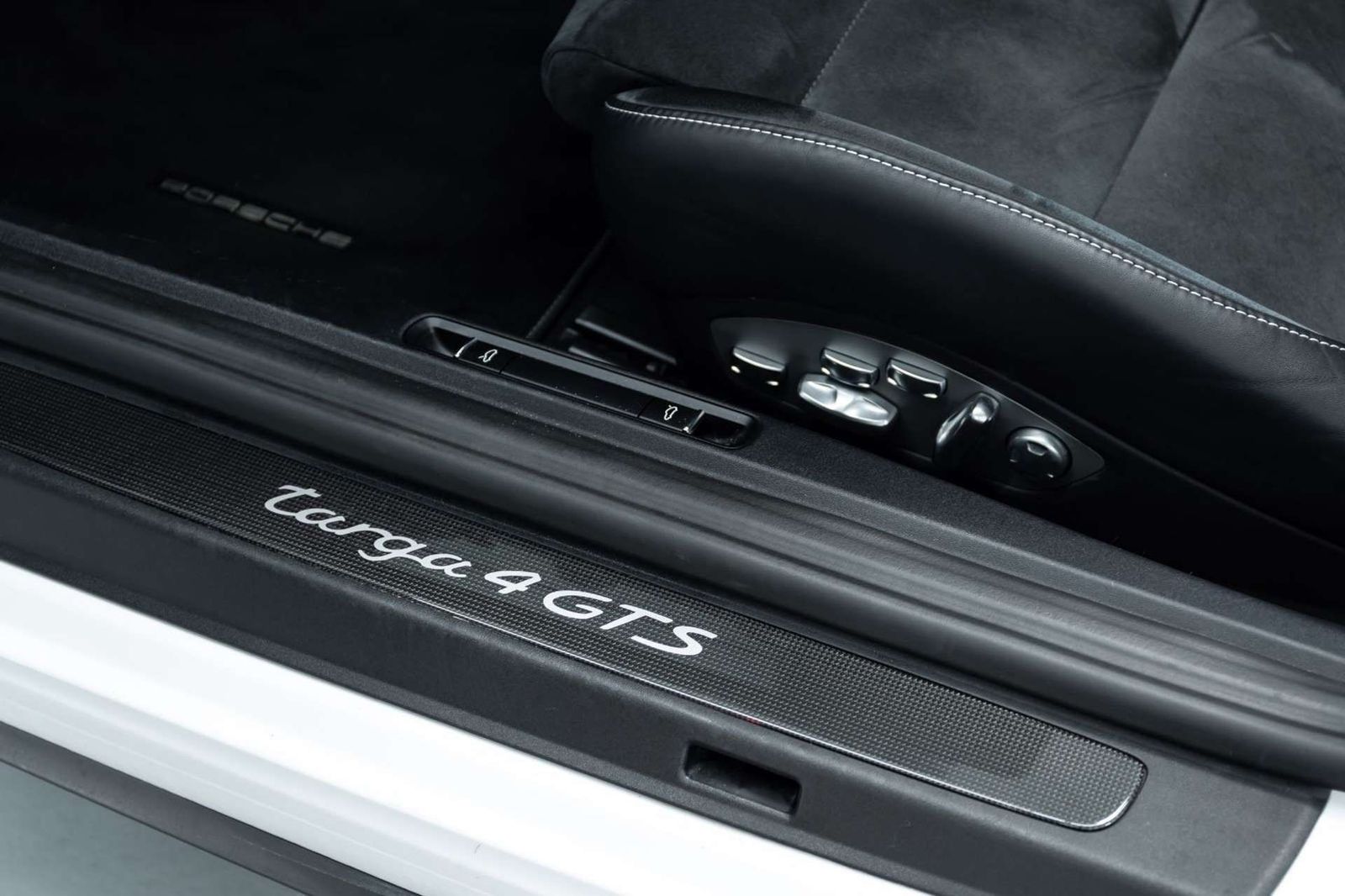 Fahrzeugabbildung Porsche 991 I 911 Carrera Targa 4 GTS I PDLS+ I Carbon