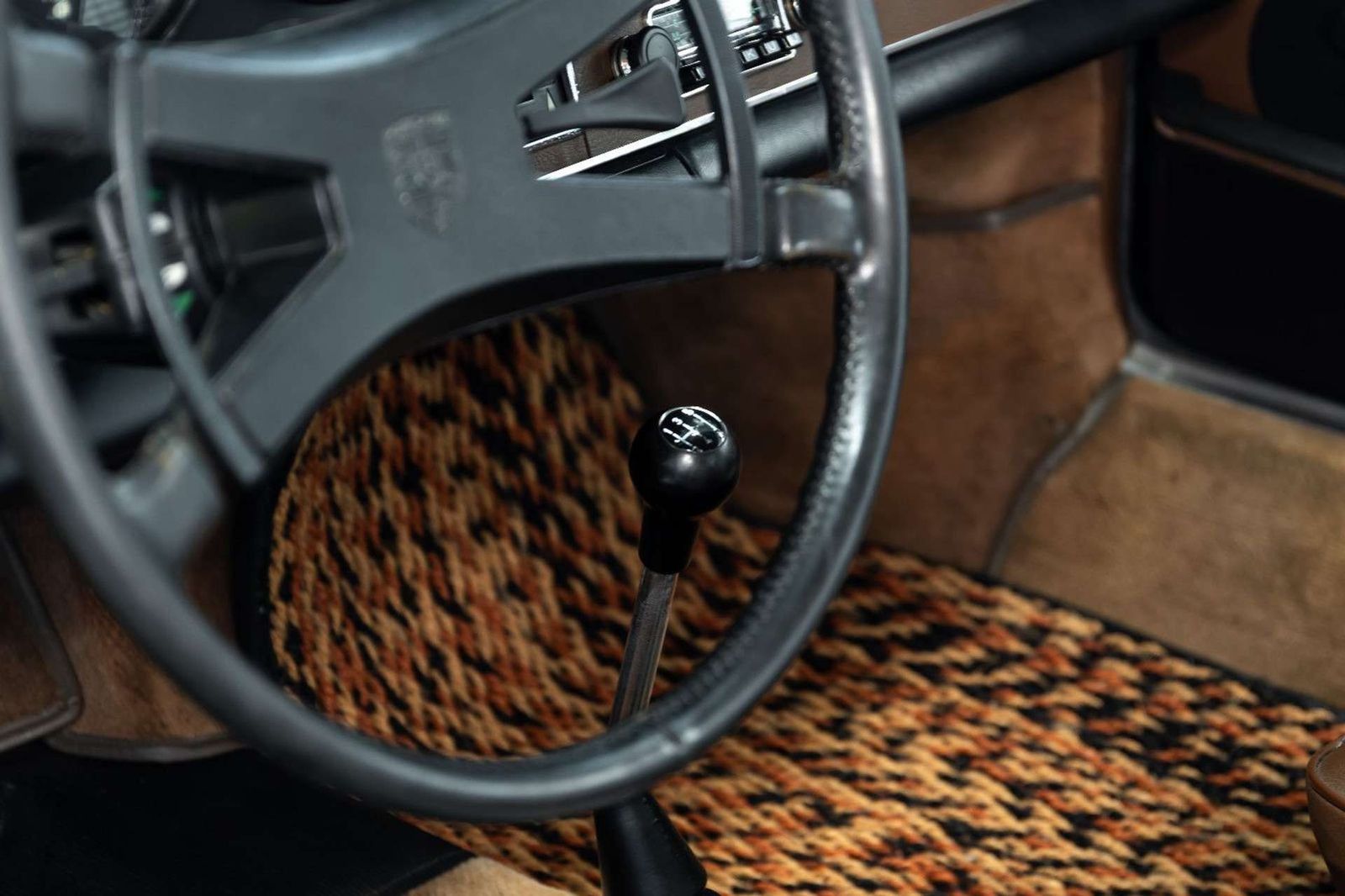 Fahrzeugabbildung Porsche 911 T 2,4 Ölklappe I Matching No. & Color