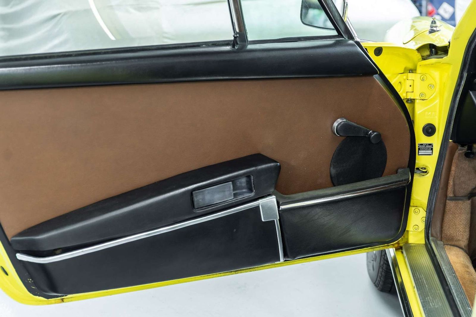 Fahrzeugabbildung Porsche 911 T 2,4 Ölklappe I Matching No. & Color