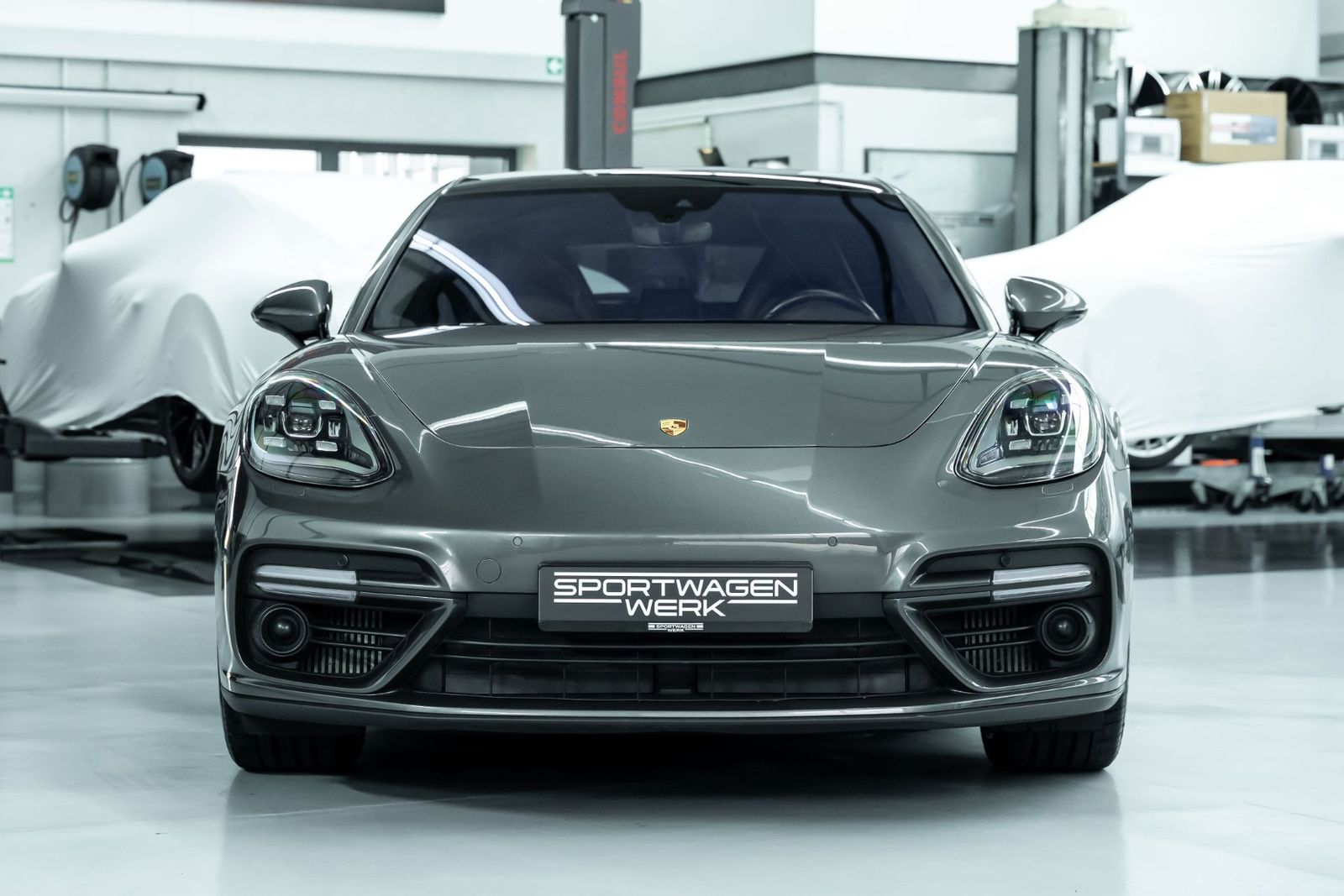 Fahrzeugabbildung Porsche Panamera Turbo Sport Turismo - Approved - PCCB