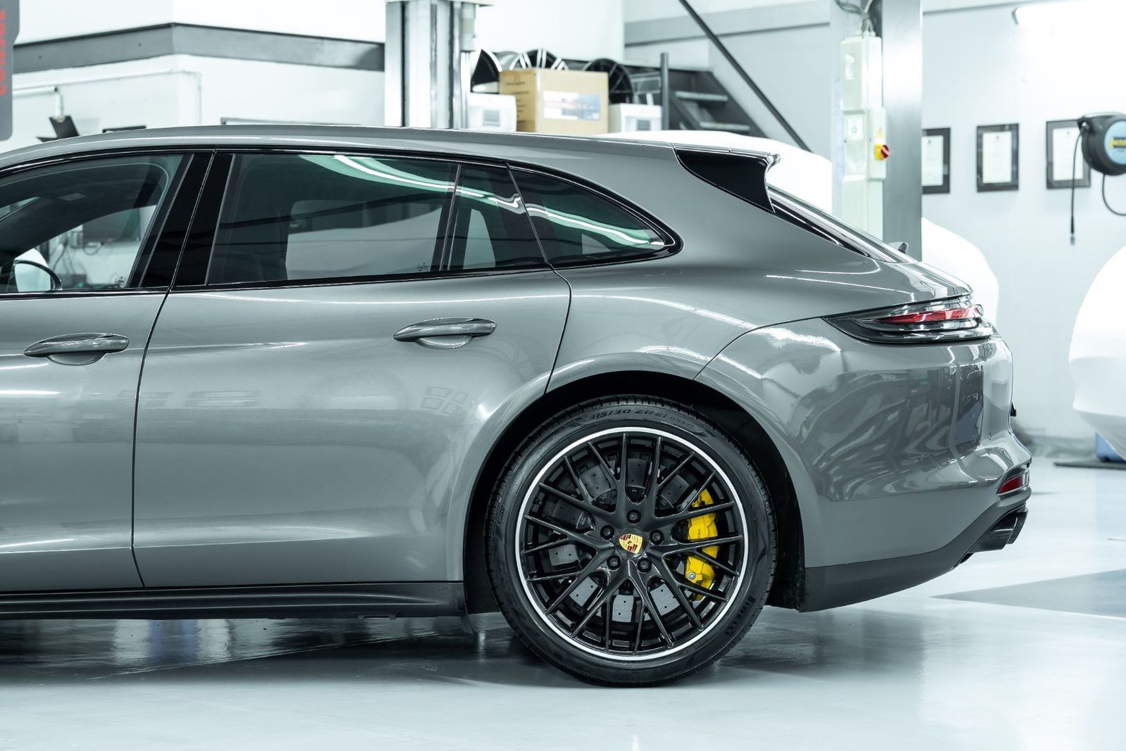 Fahrzeugabbildung Porsche Panamera Turbo Sport Turismo - Approved - PCCB