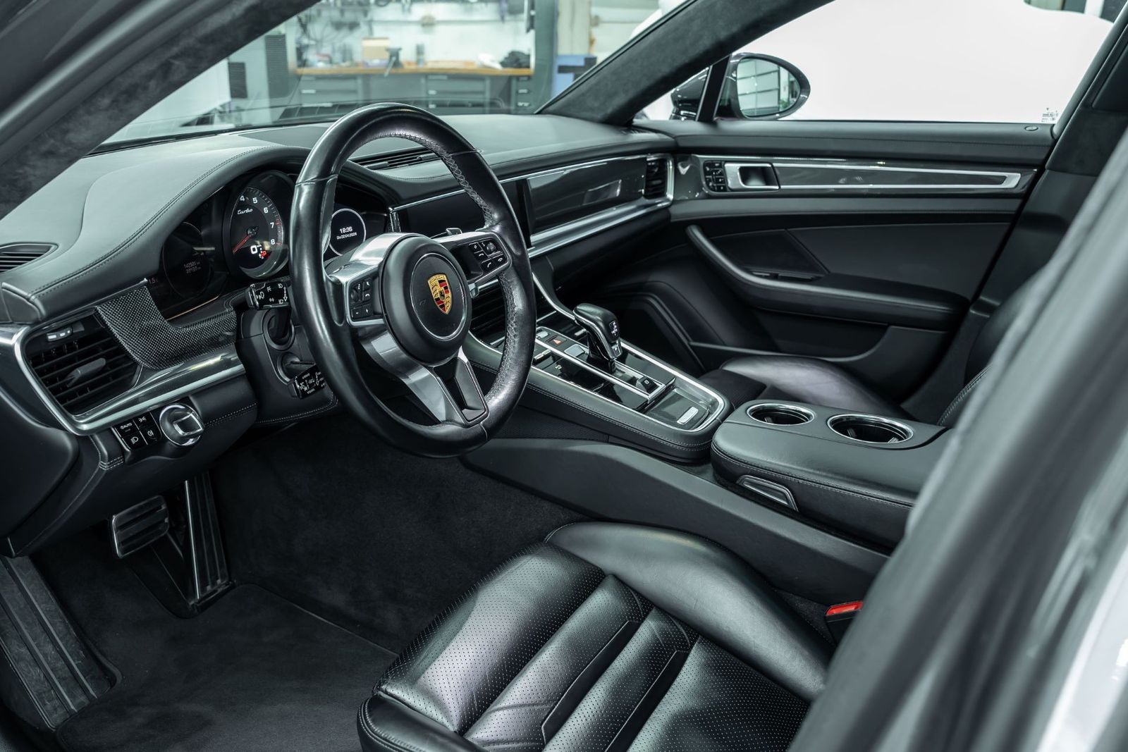 Fahrzeugabbildung Porsche Panamera Turbo Sport Turismo - Approved - PCCB
