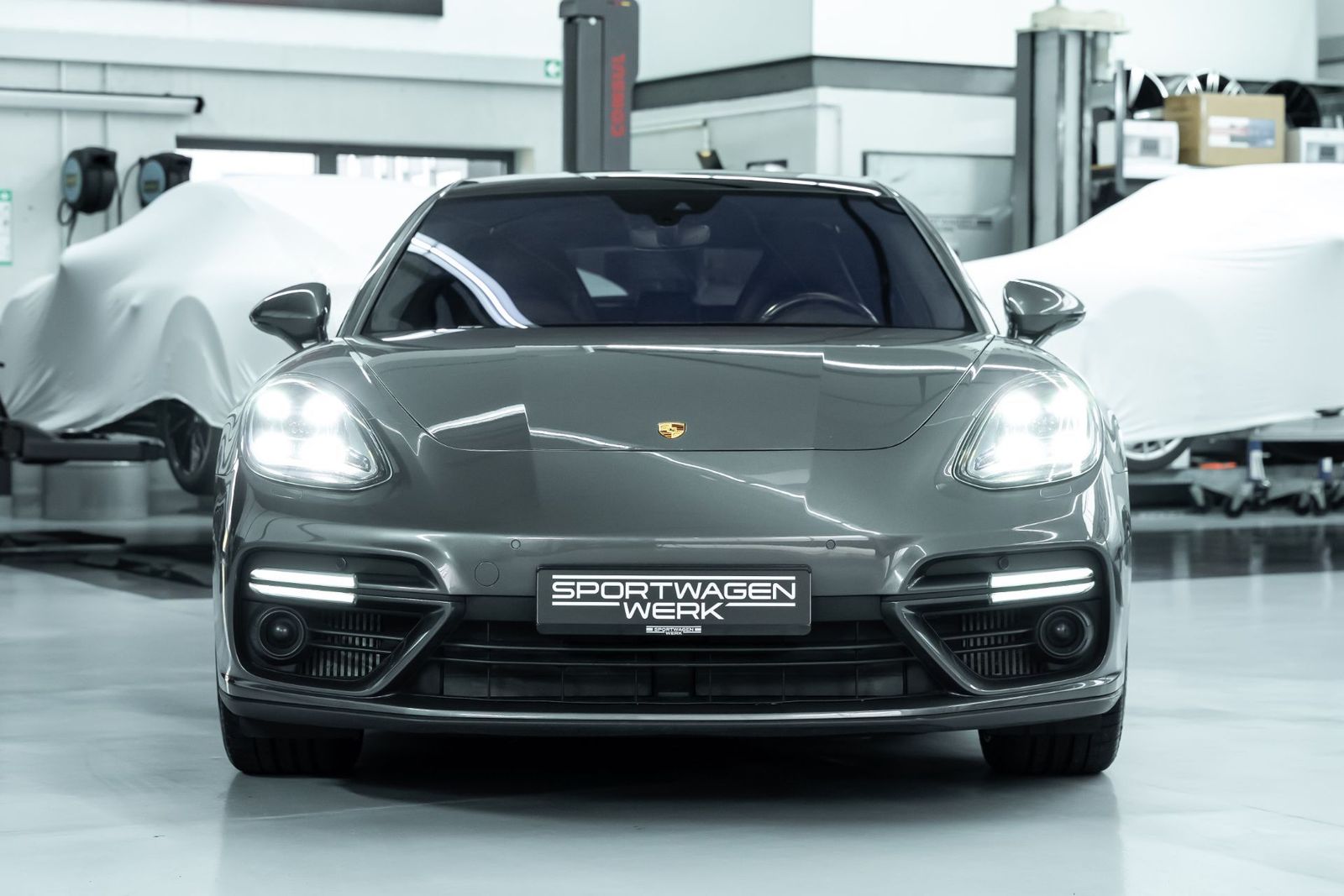 Fahrzeugabbildung Porsche Panamera Turbo Sport Turismo - Approved - PCCB