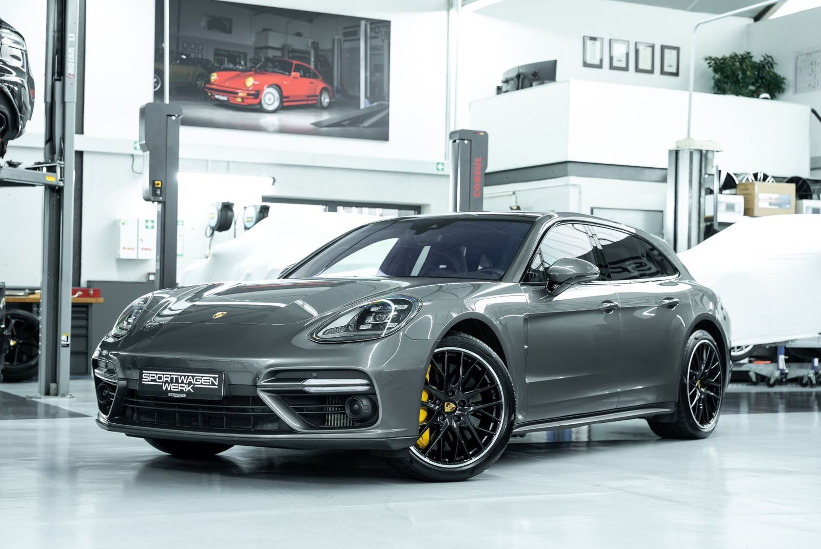 Fahrzeugabbildung Porsche Panamera Turbo Sport Turismo - Approved - PCCB