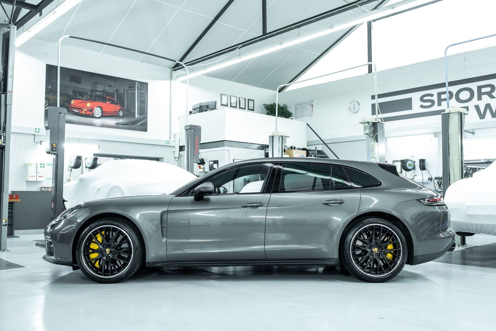 Fahrzeugabbildung Porsche Panamera Turbo Sport Turismo - Approved - PCCB