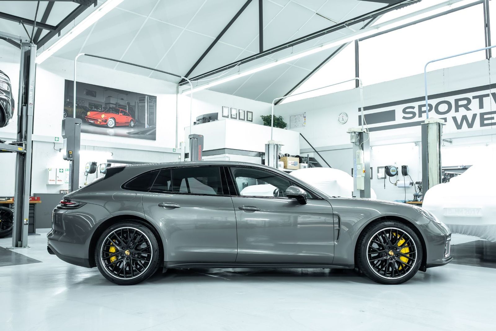 Fahrzeugabbildung Porsche Panamera Turbo Sport Turismo - Approved - PCCB