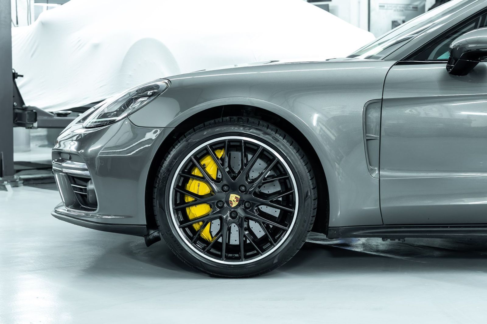 Fahrzeugabbildung Porsche Panamera Turbo Sport Turismo - Approved - PCCB