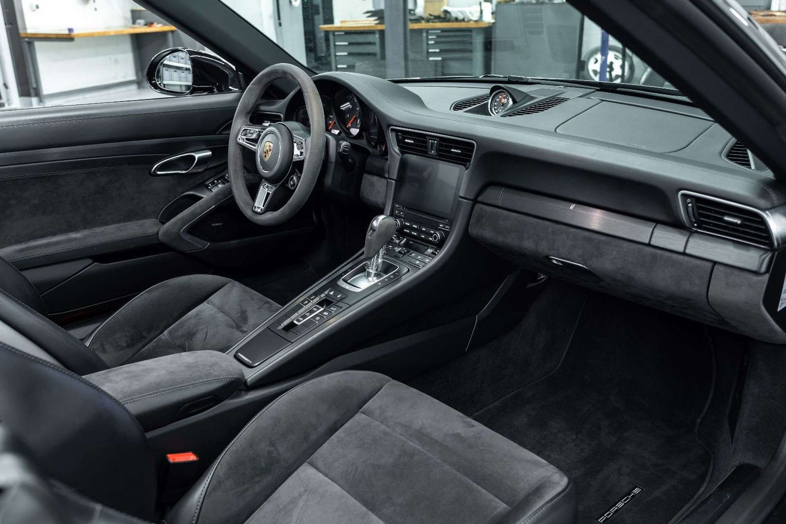 Fahrzeugabbildung Porsche 991 911 Carrera GTS Cabriolet I PDLS+ I Bose