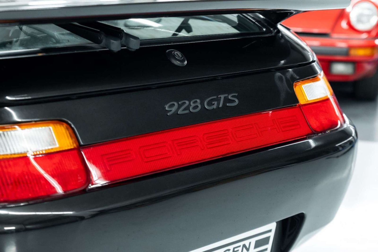 Fahrzeugabbildung Porsche 928 GTS I Holz I Raff-Leder I 3. Hd I BRD