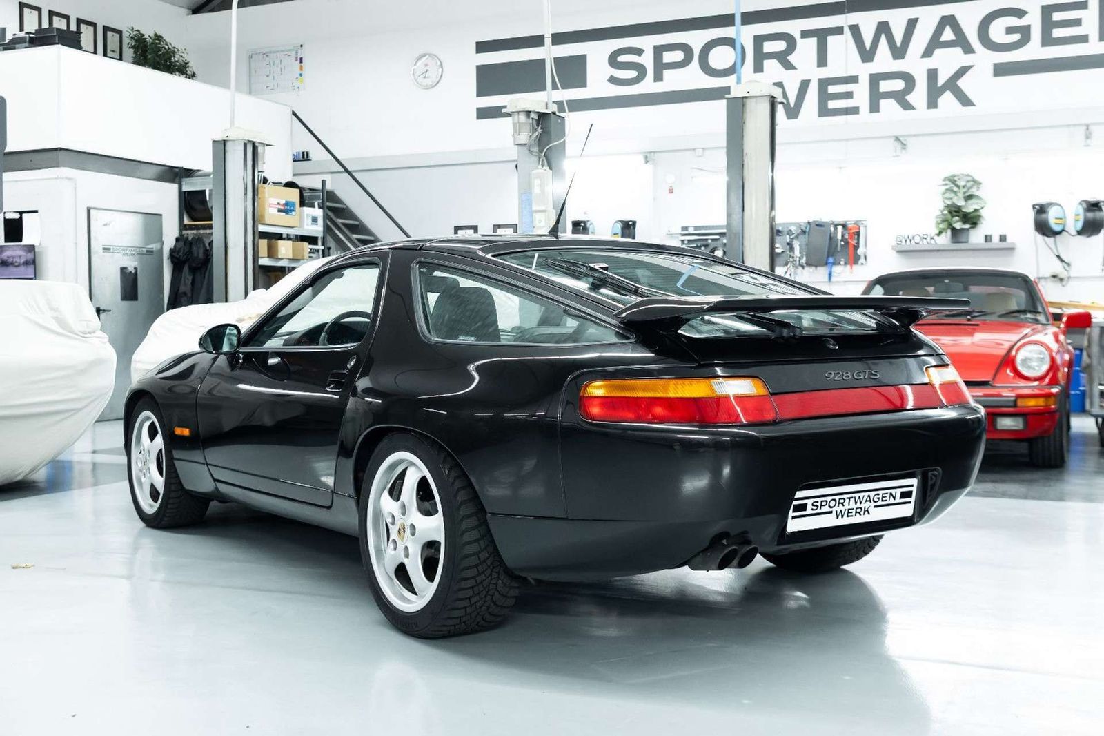 Fahrzeugabbildung Porsche 928 GTS I Holz I Raff-Leder I 3. Hd I BRD
