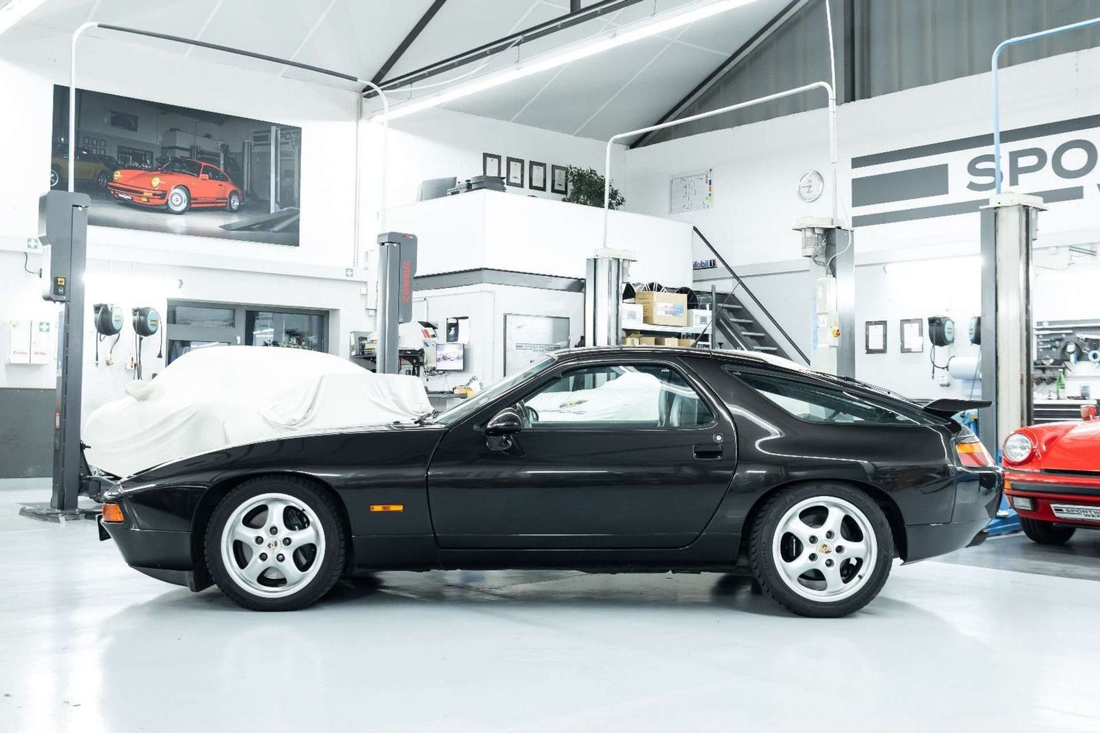 Fahrzeugabbildung Porsche 928 GTS I Holz I Raff-Leder I 3. Hd I BRD