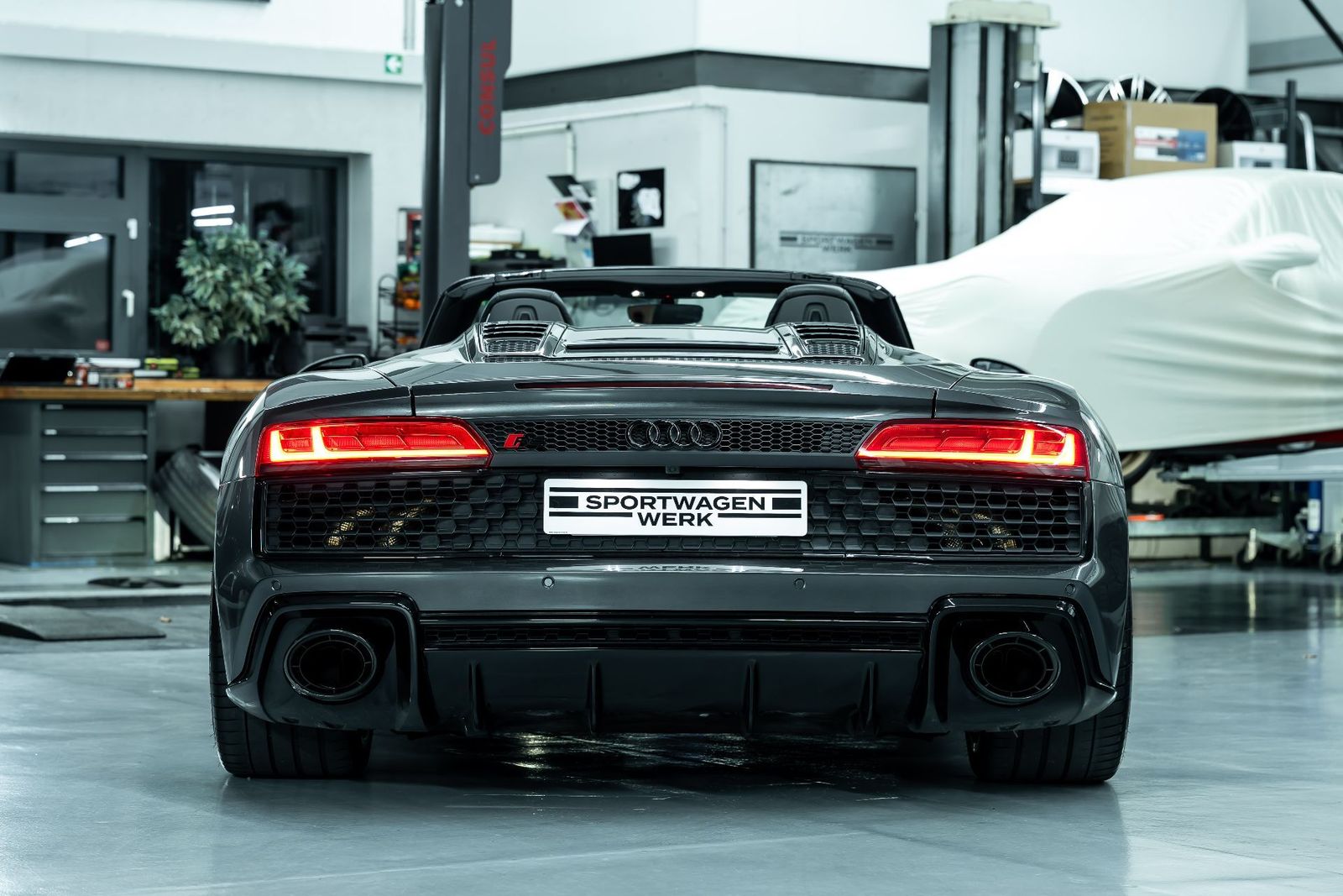 Fahrzeugabbildung Audi R8 5.2 FSI Quattro