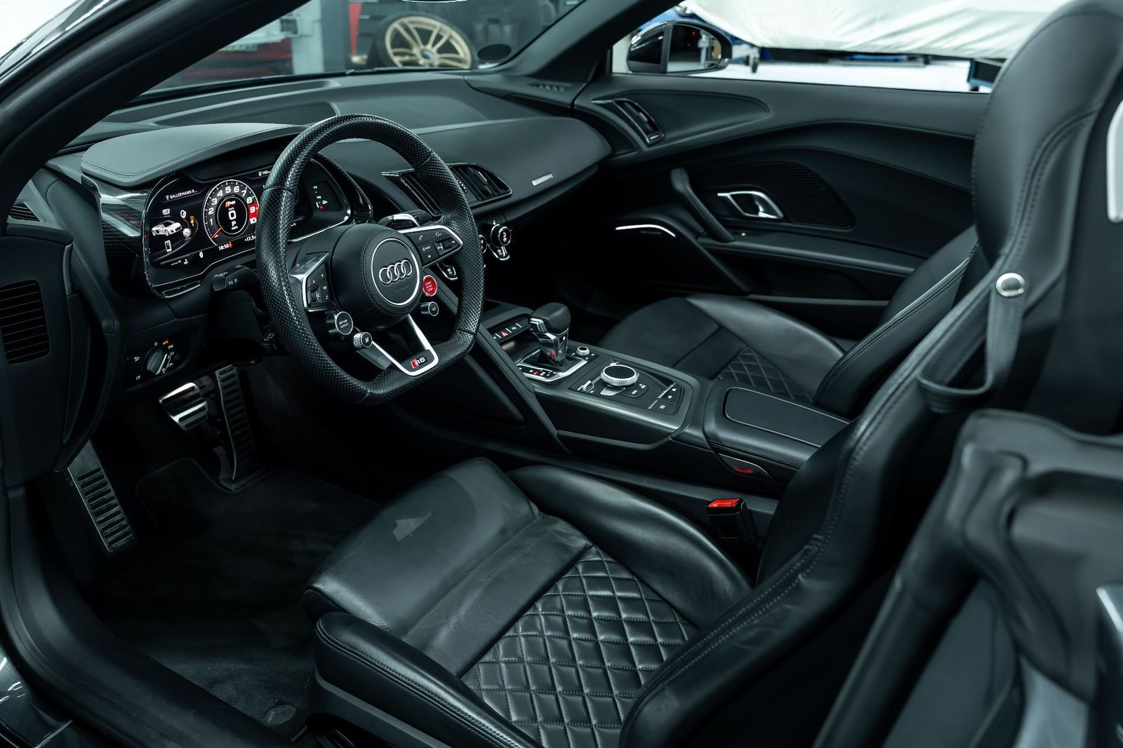 Fahrzeugabbildung Audi R8 5.2 FSI Quattro