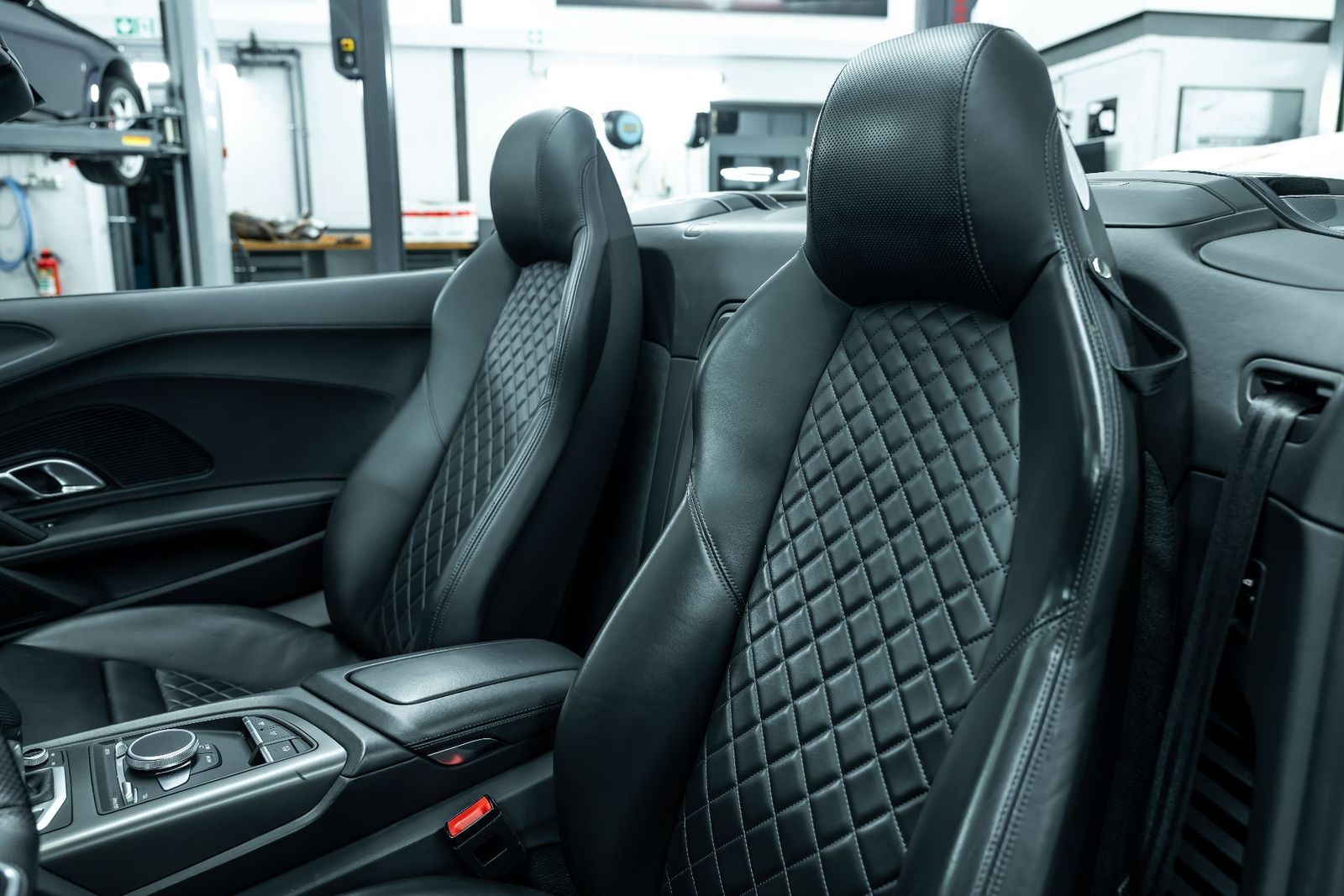 Fahrzeugabbildung Audi R8 5.2 FSI Quattro