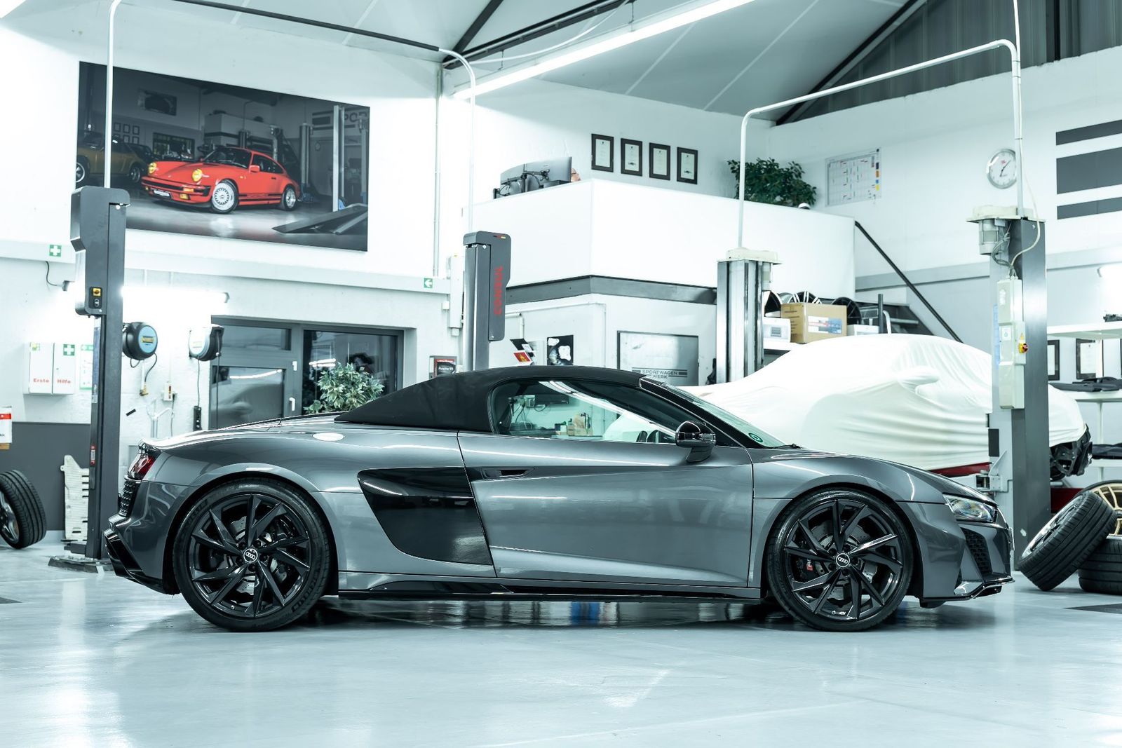 Fahrzeugabbildung Audi R8 5.2 FSI Quattro