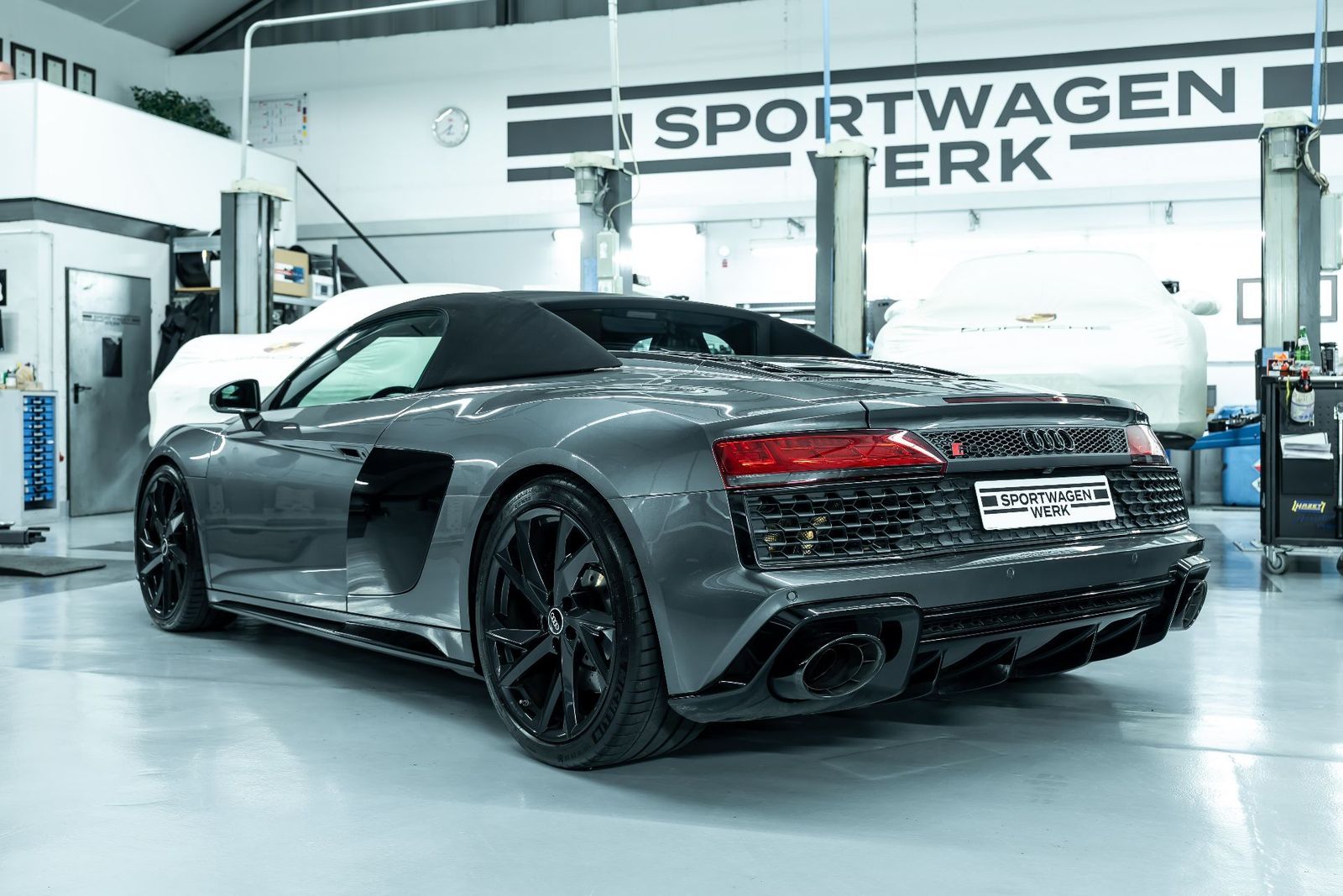Fahrzeugabbildung Audi R8 5.2 FSI Quattro