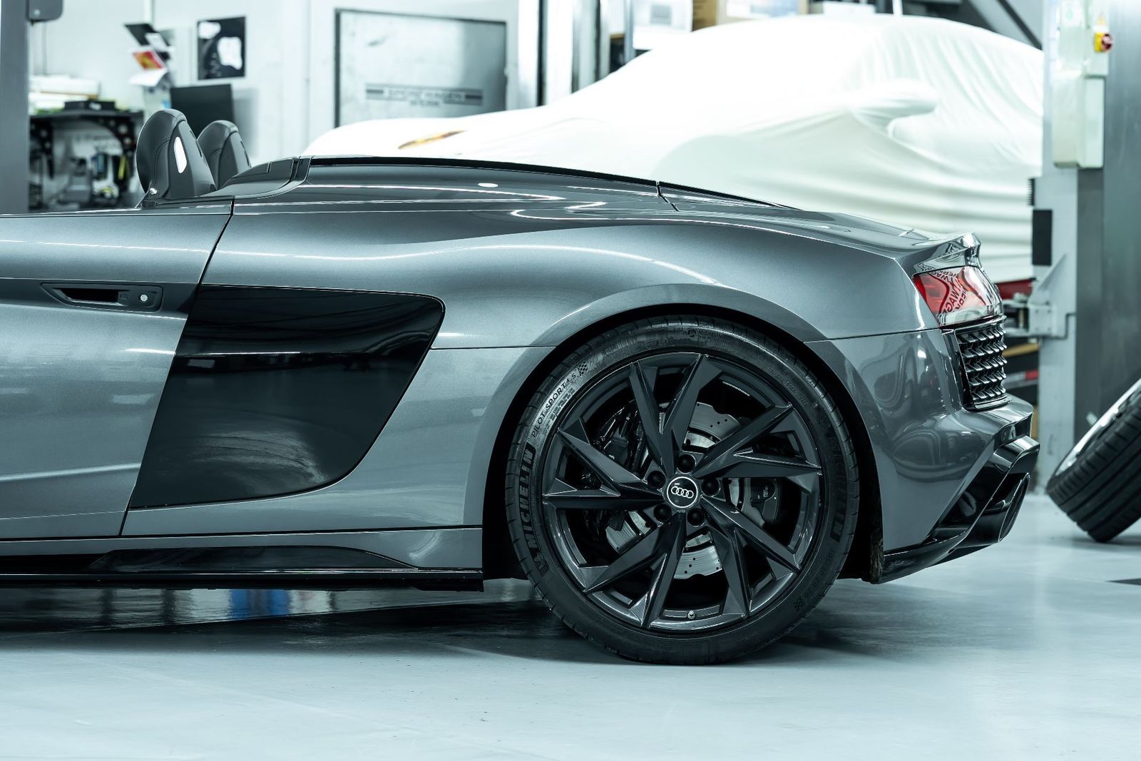 Fahrzeugabbildung Audi R8 5.2 FSI Quattro
